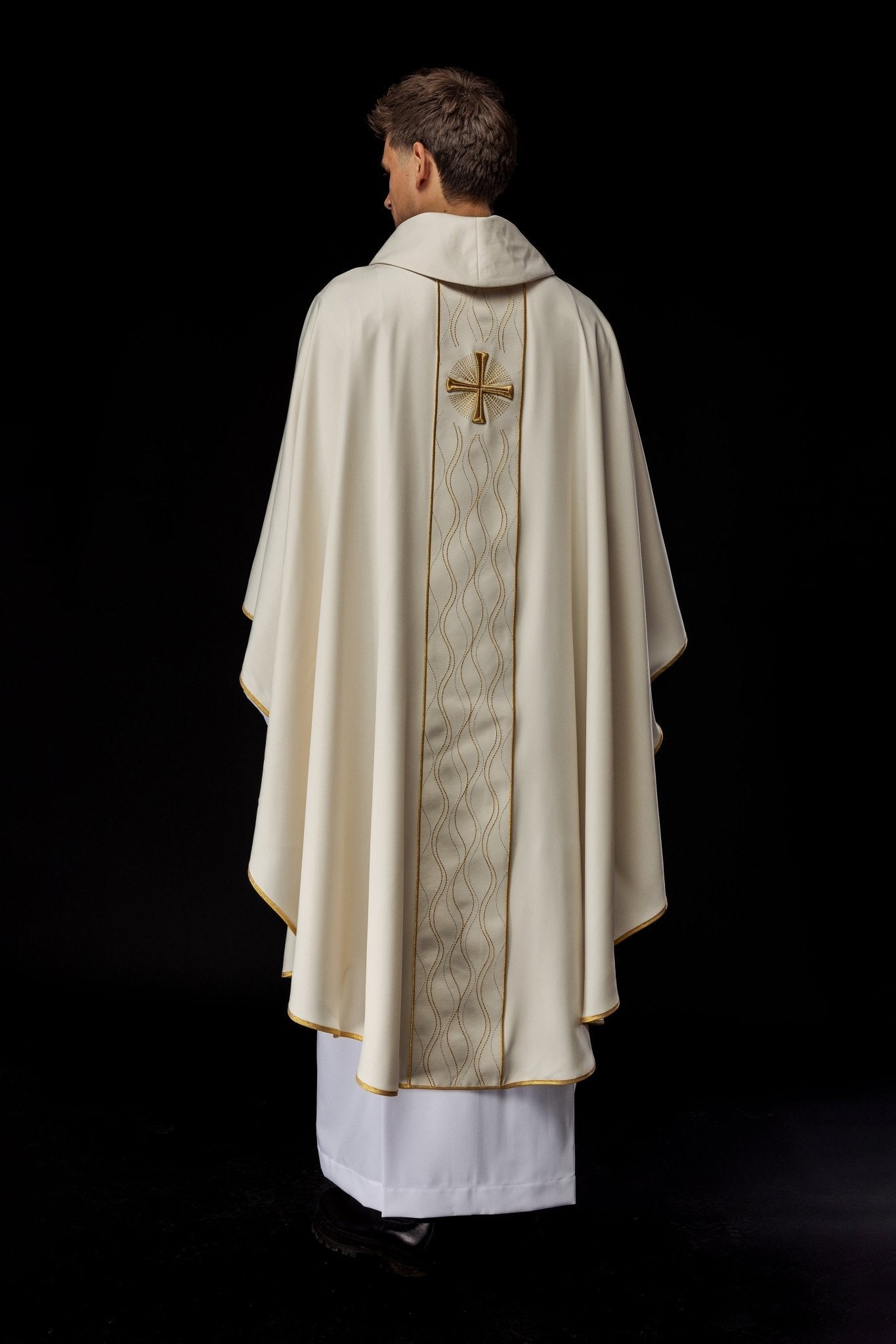 Chasuble brodée écru avec croix KOR/277/05/53 - CHASUBLES.FR