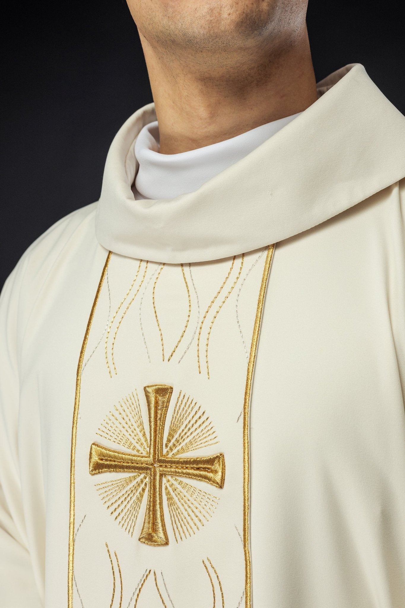 Chasuble brodée écru avec croix KOR/277/05/53 - CHASUBLES.FR
