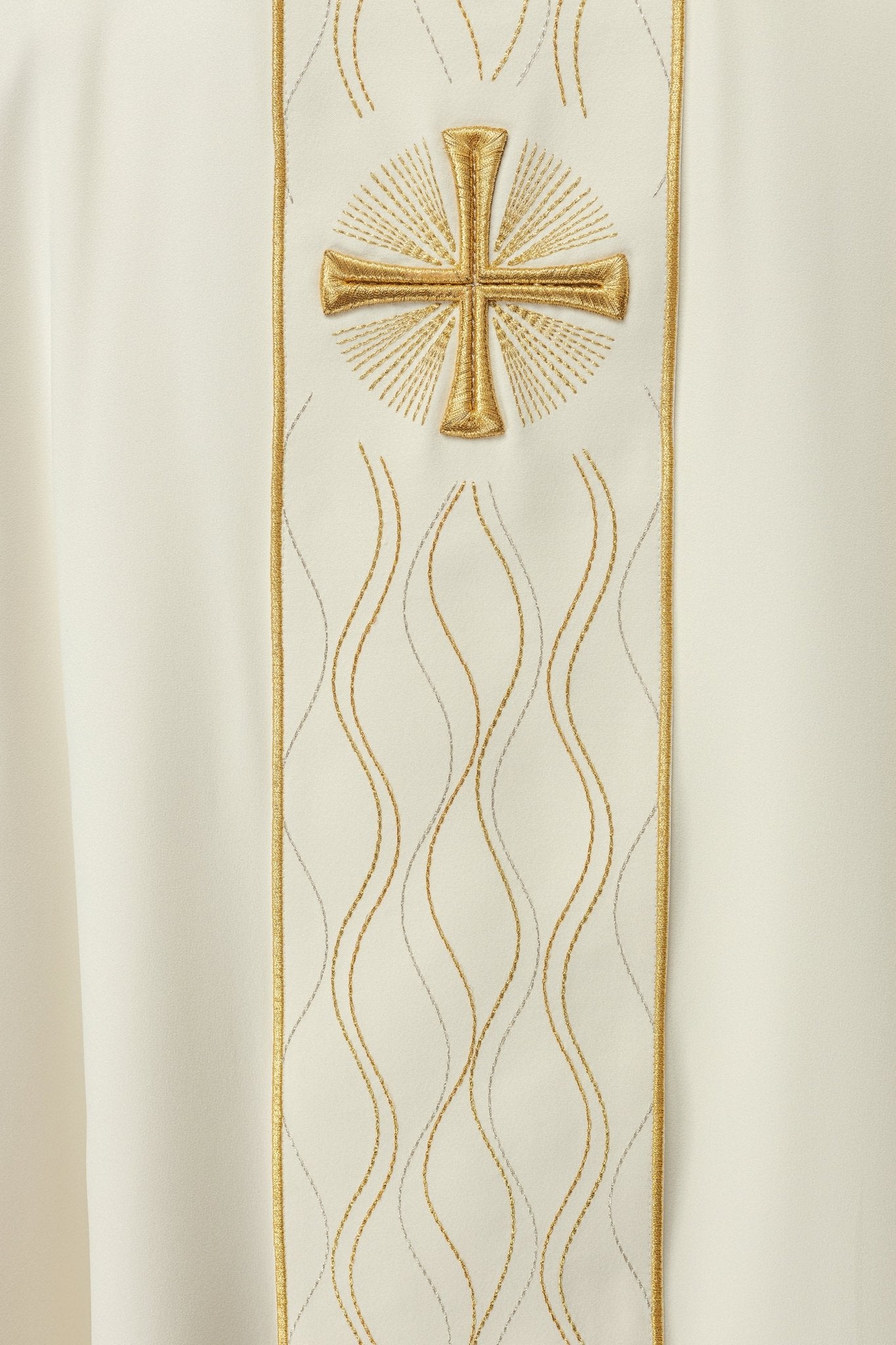 Chasuble brodée écru avec croix KOR/277/05/53 - CHASUBLES.FR