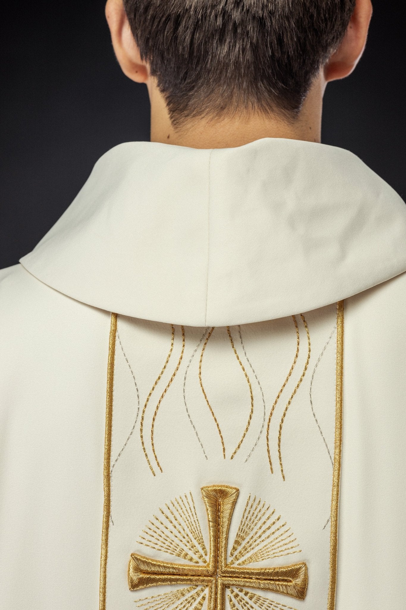 Chasuble brodée écru avec croix KOR/277/05/53 - CHASUBLES.FR