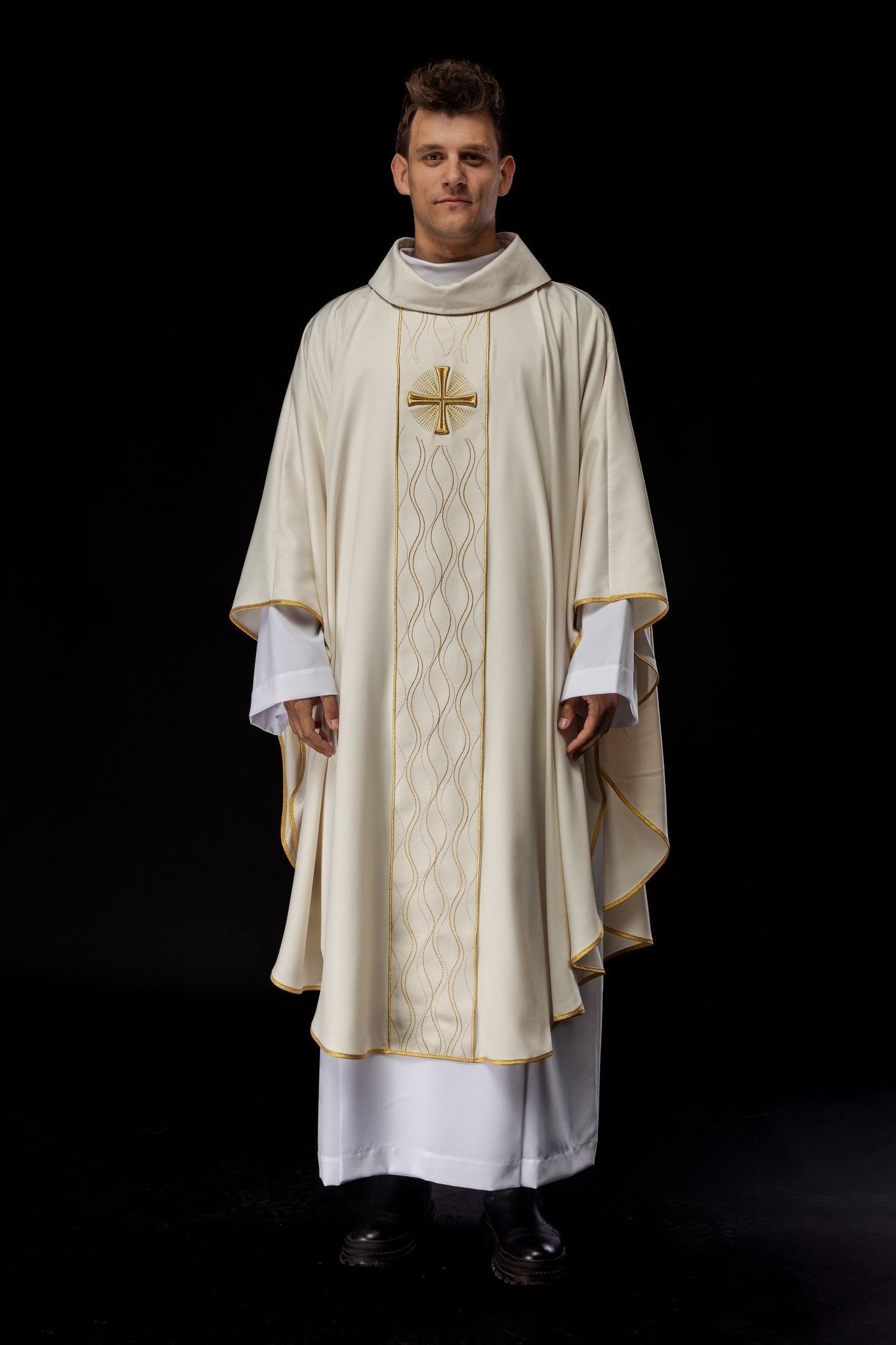 Chasuble brodée écru avec croix KOR/277/05/53 - CHASUBLES.FR