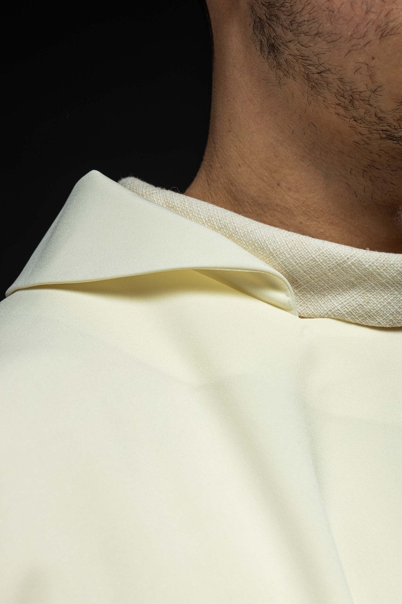 Chasuble brodée écru avec symbole marial et large col KOK/002/05/12/KARO - CHASUBLES.FR