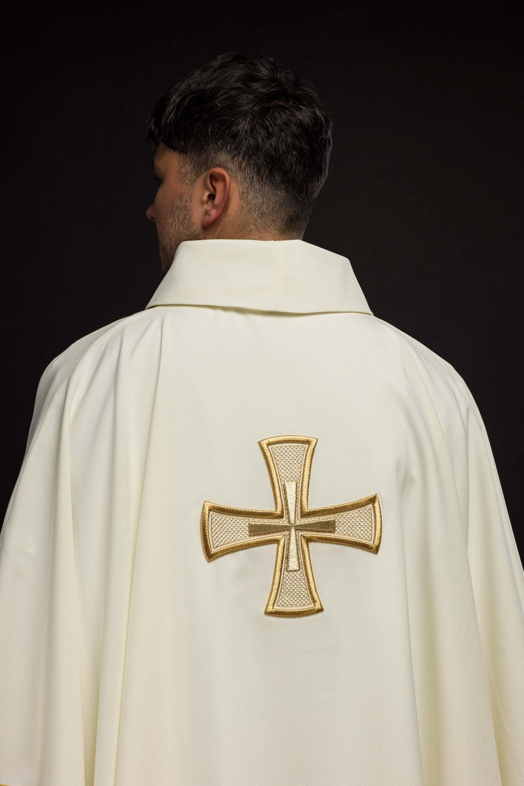 Chasuble brodée écrue IHS KOR/258/05/12 - CHASUBLES.FR