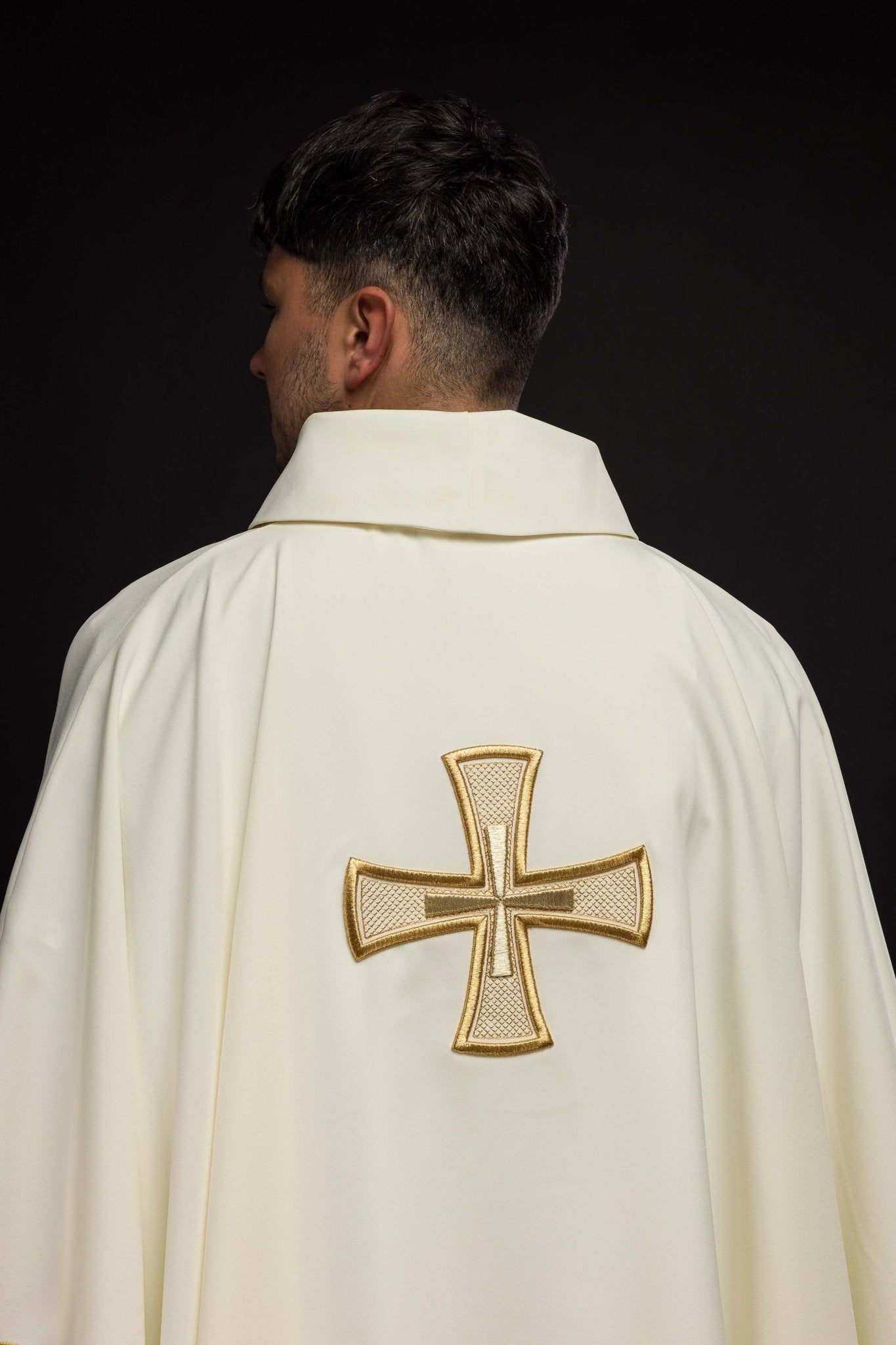 Chasuble brodée écrue IHS KOR/258/05/12 - CHASUBLES.FR