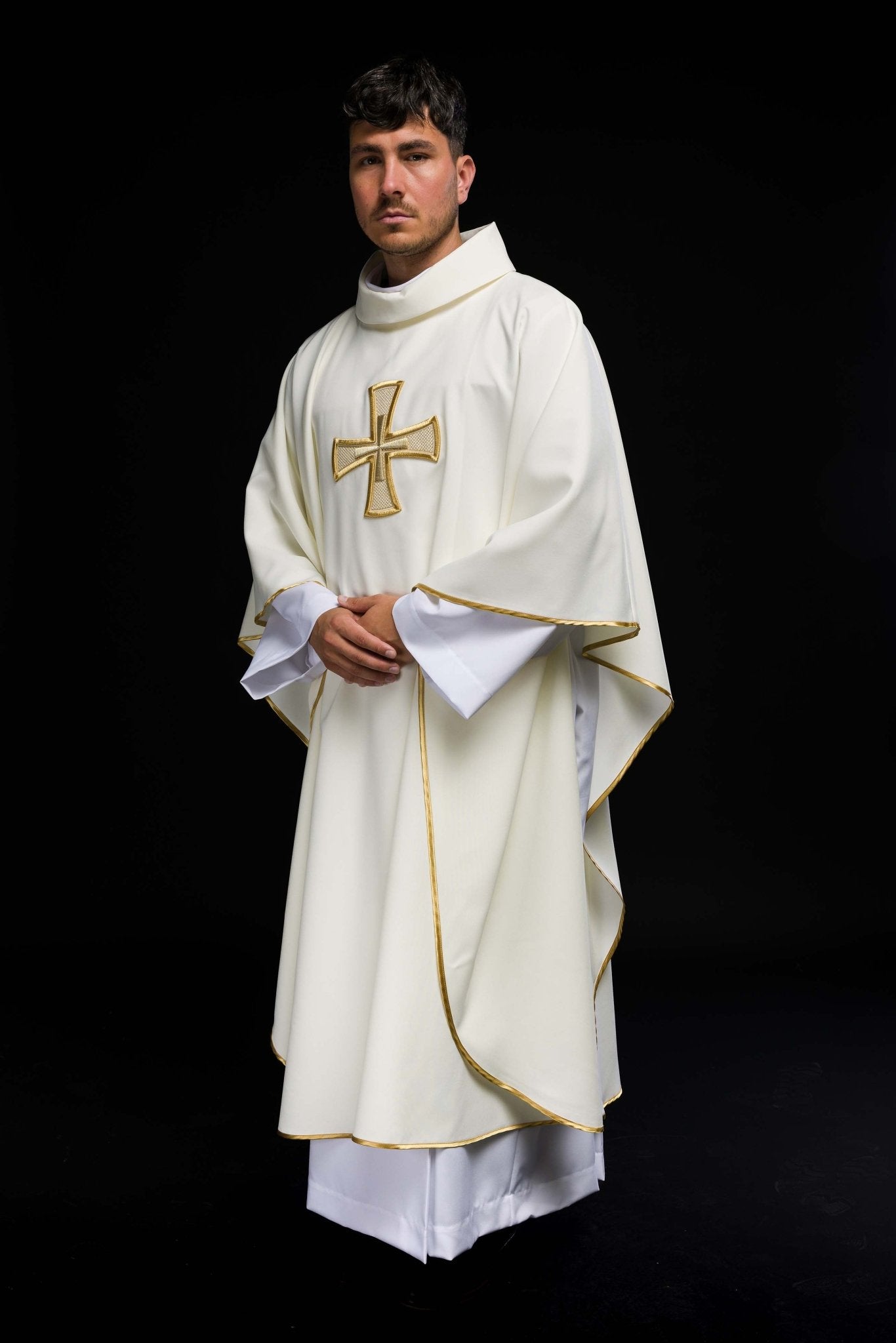 Chasuble brodée écrue IHS KOR/258/05/12 - CHASUBLES.FR
