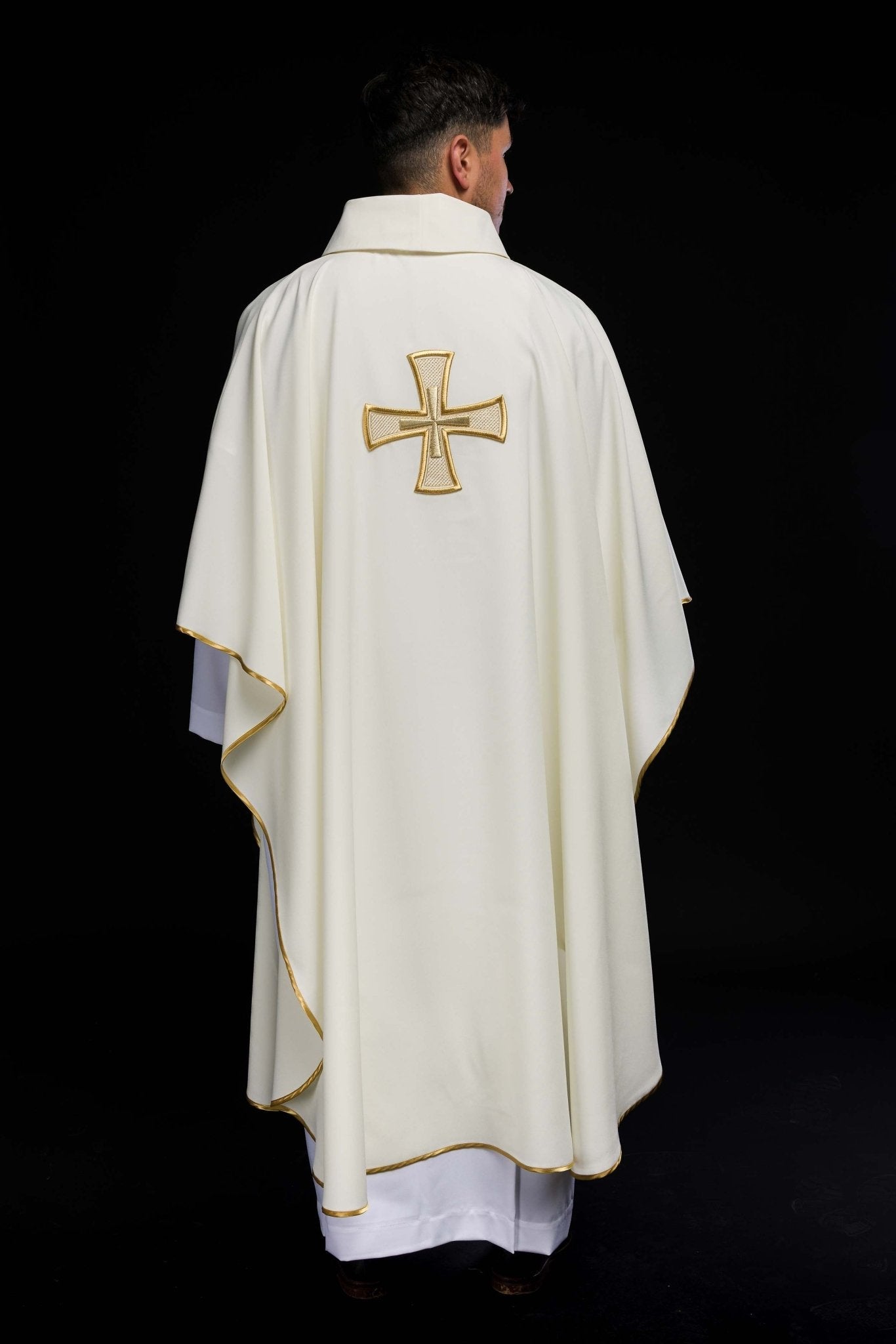 Chasuble brodée écrue IHS KOR/258/05/12 - CHASUBLES.FR