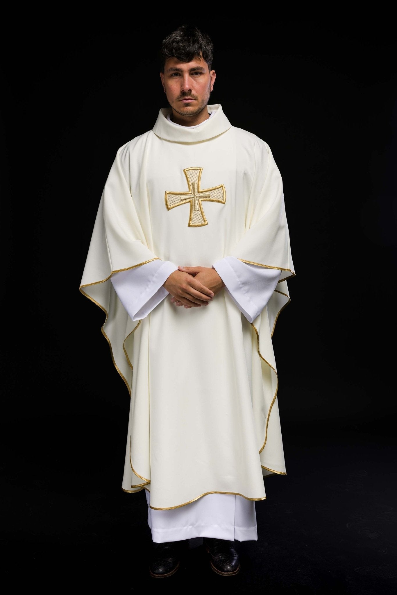 Chasuble brodée écrue IHS KOR/258/05/12 - CHASUBLES.FR