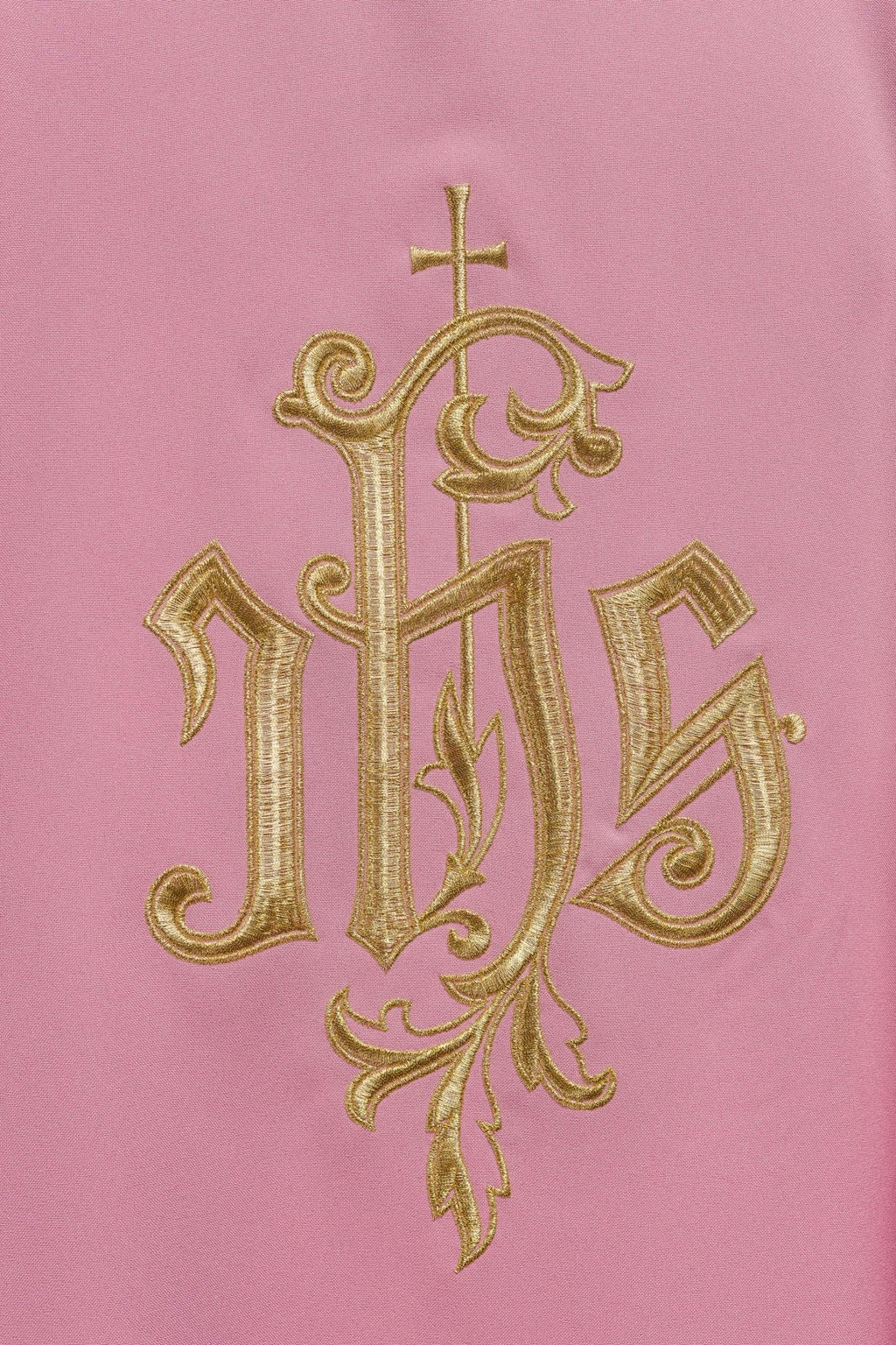 Chasuble brodée IHS en rose KOR/032/08/12 RÓŻ - CHASUBLES.FR