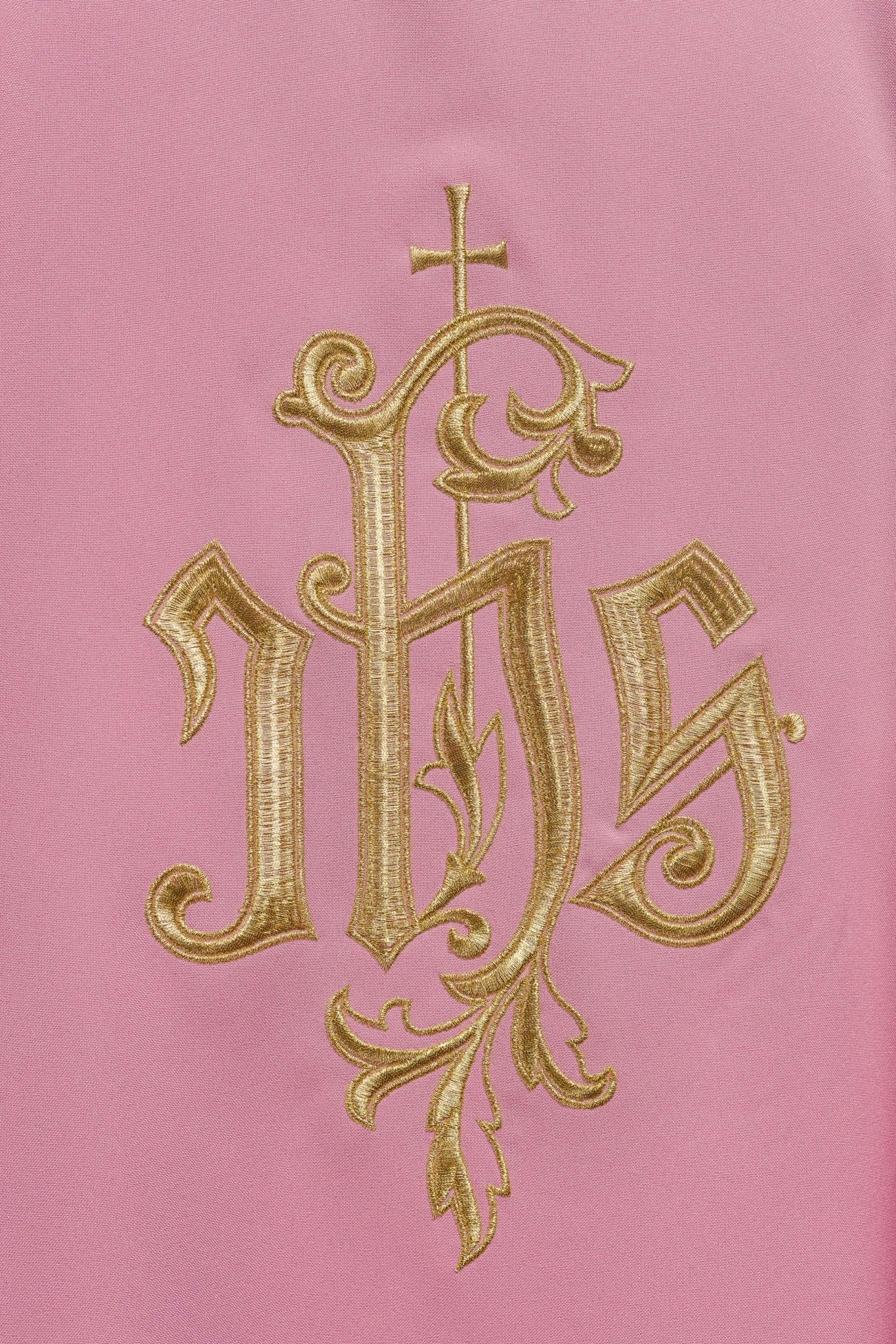 Chasuble brodée IHS en rose KOR/032/08/12 RÓŻ - CHASUBLES.FR