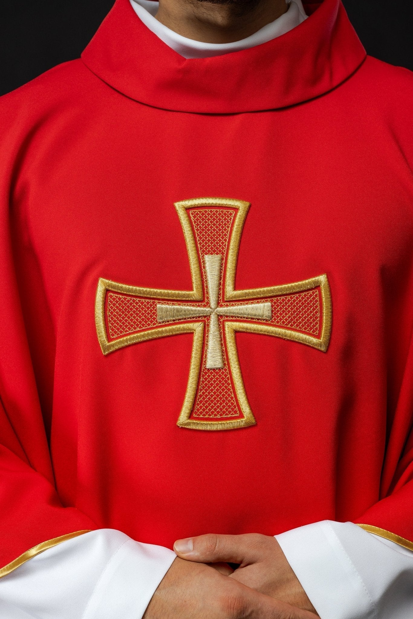 Chasuble brodée IHS Rouge KOR/258/02/12 - CHASUBLES.FR