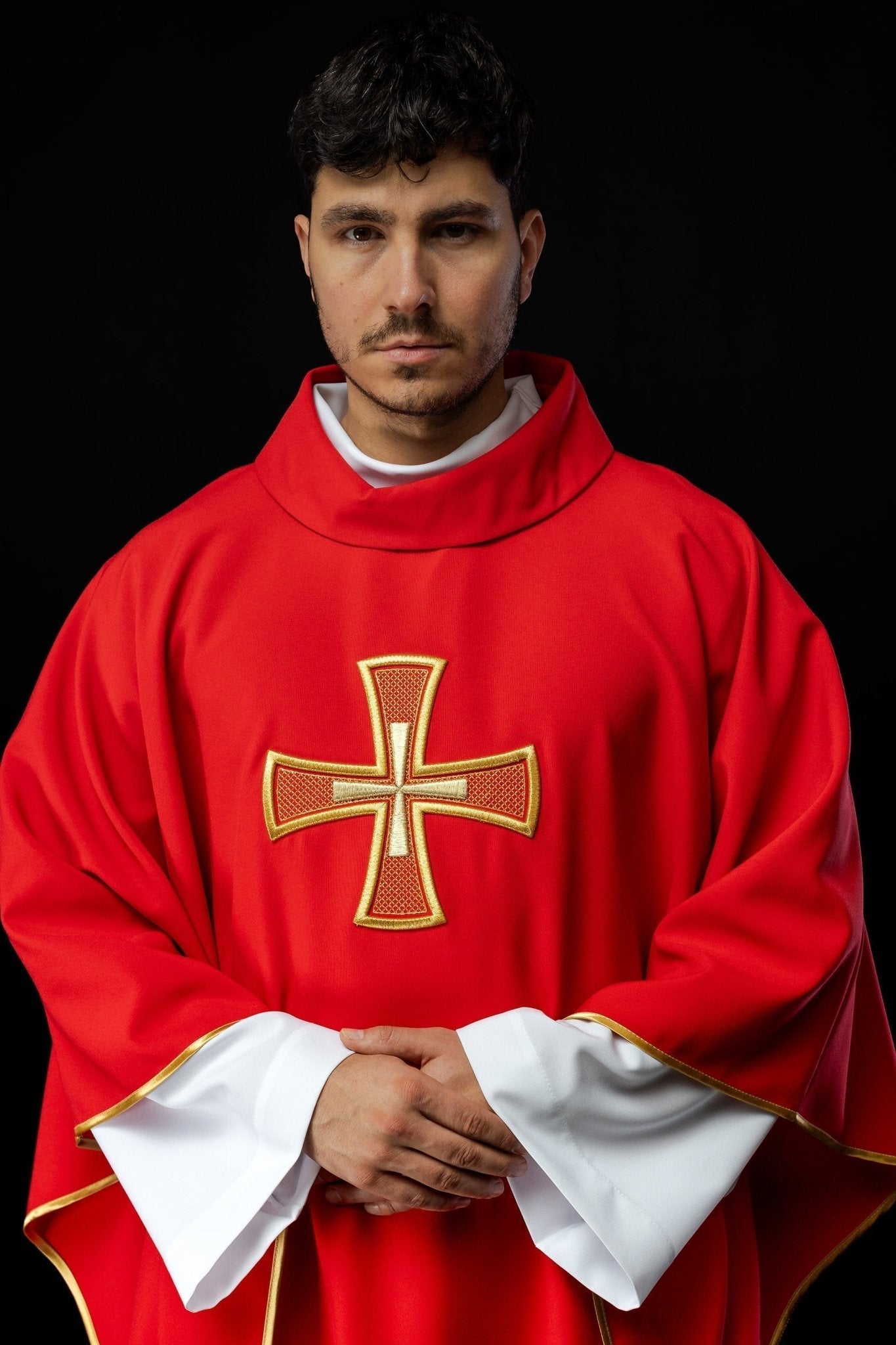 Chasuble brodée IHS Rouge KOR/258/02/12 - CHASUBLES.FR