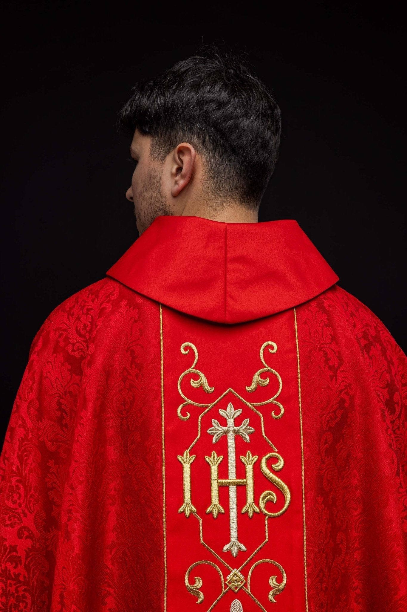 Chasuble brodée IHS Rouge KOR/268/02/67 - CHASUBLES.FR