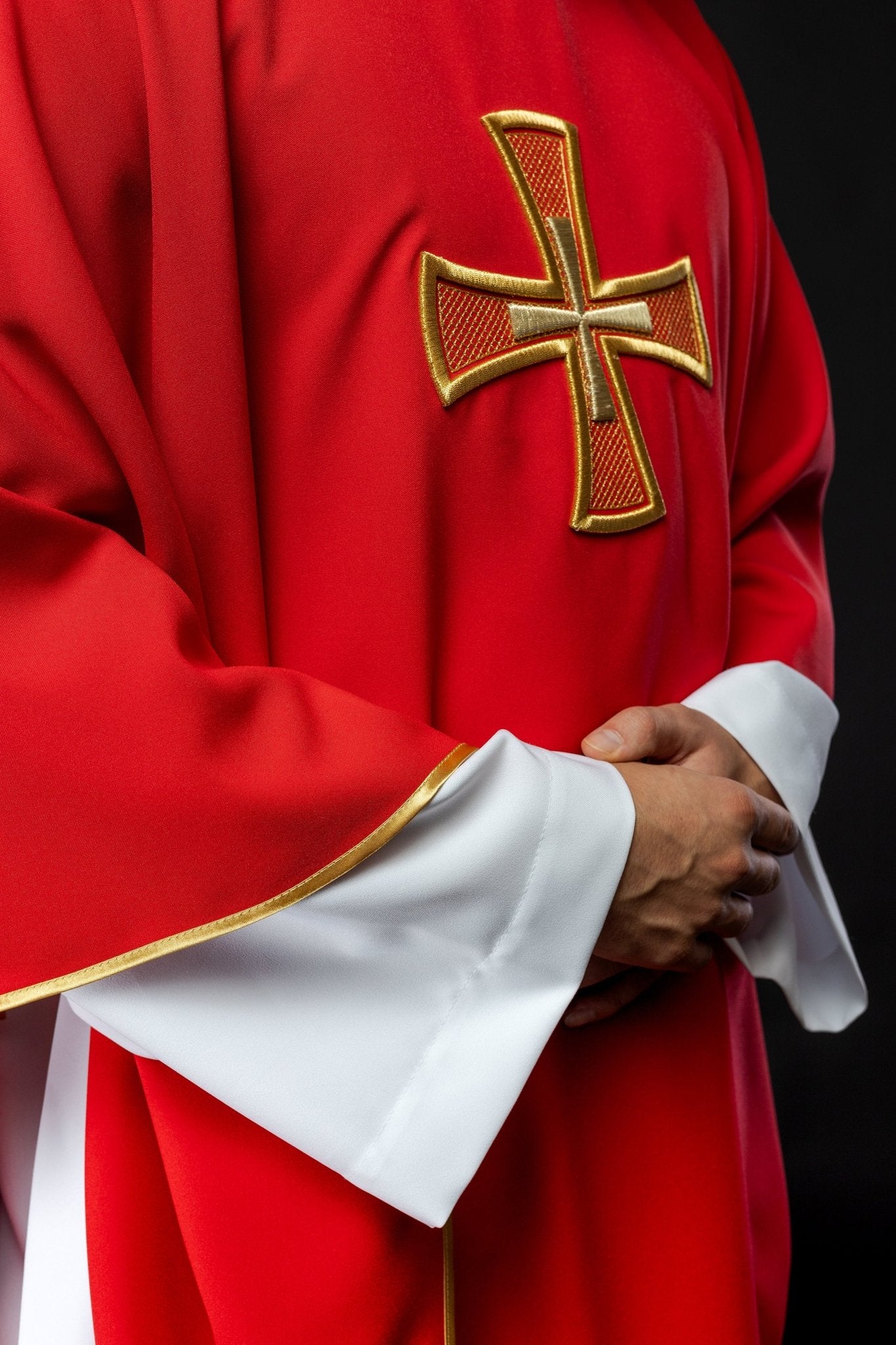 Chasuble brodée IHS Rouge KOR/258/02/12 - CHASUBLES.FR