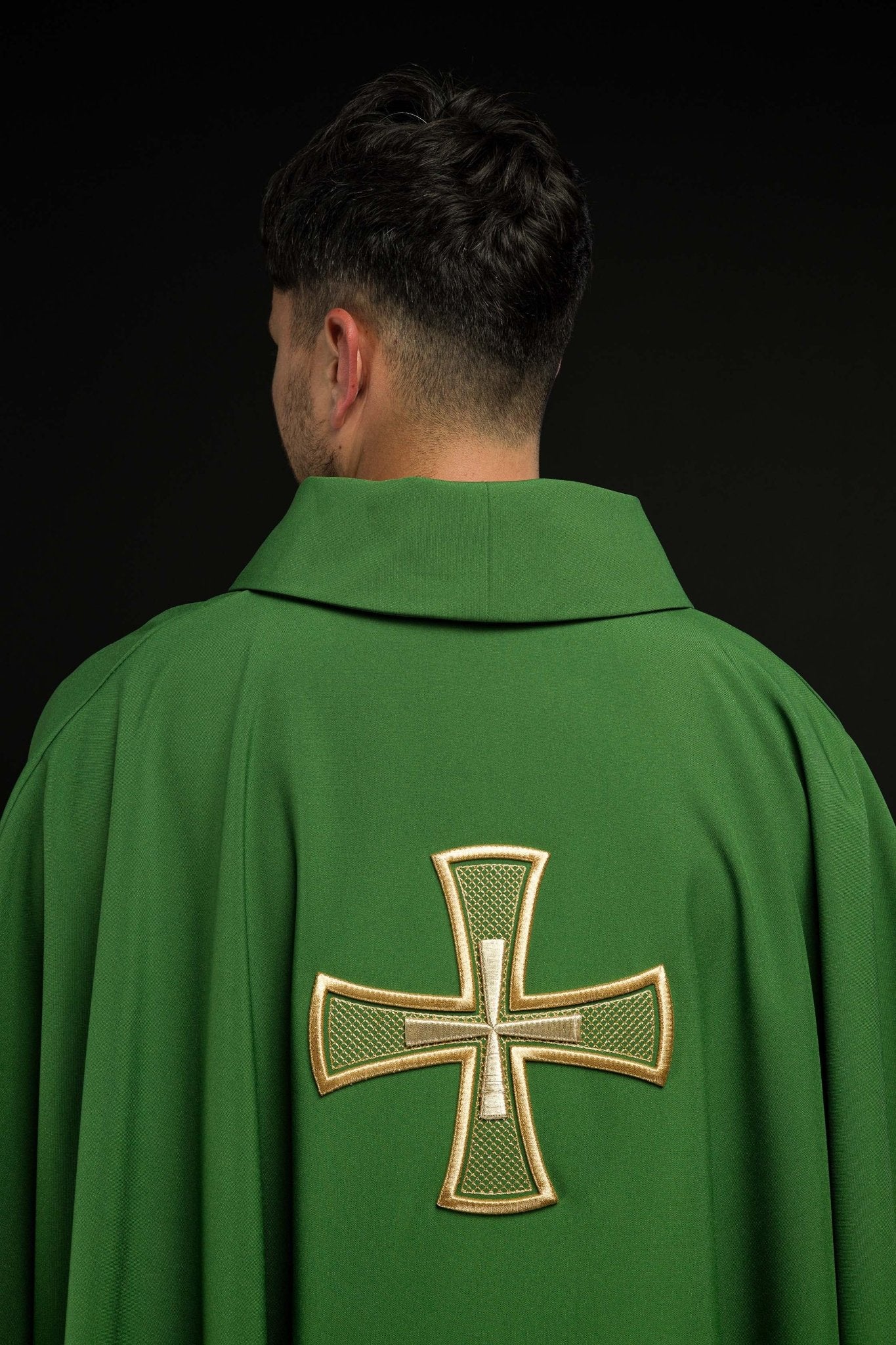 Chasuble brodée IHS Vert KOR/258/01/12 - CHASUBLES.FR