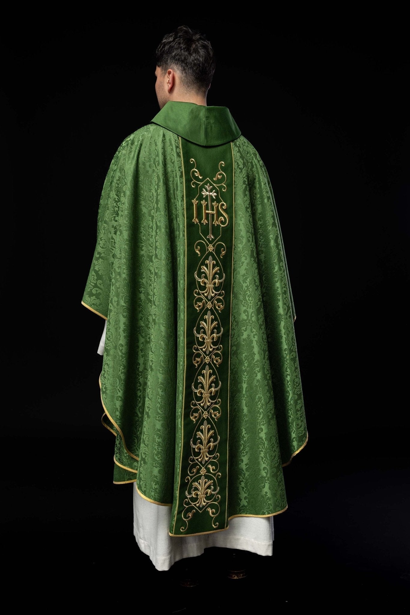 Chasuble brodée IHS Vert KOR/268/01/67 - CHASUBLES.FR