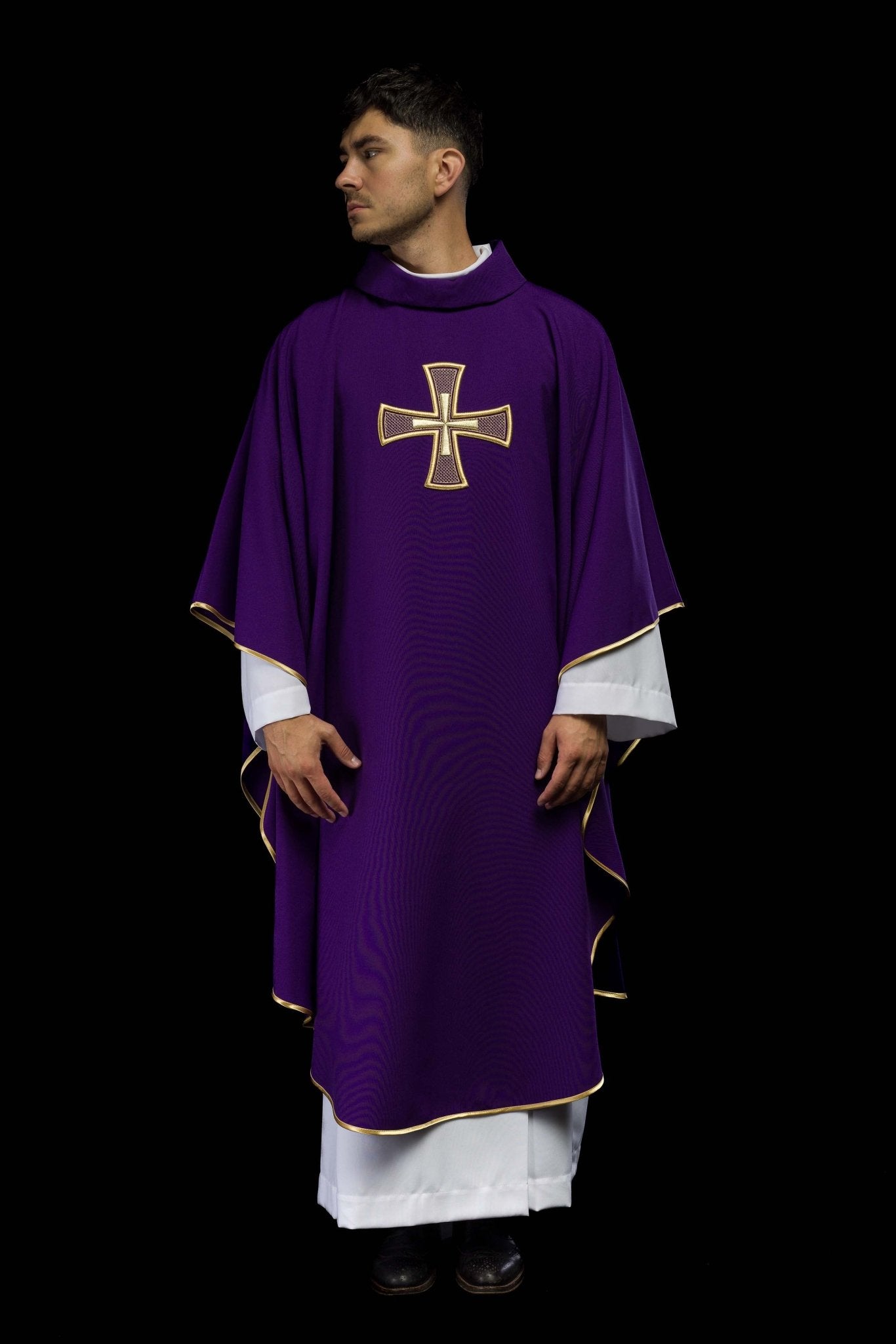 Chasuble brodée IHS Violet KOR/258/03/12 - CHASUBLES.FR