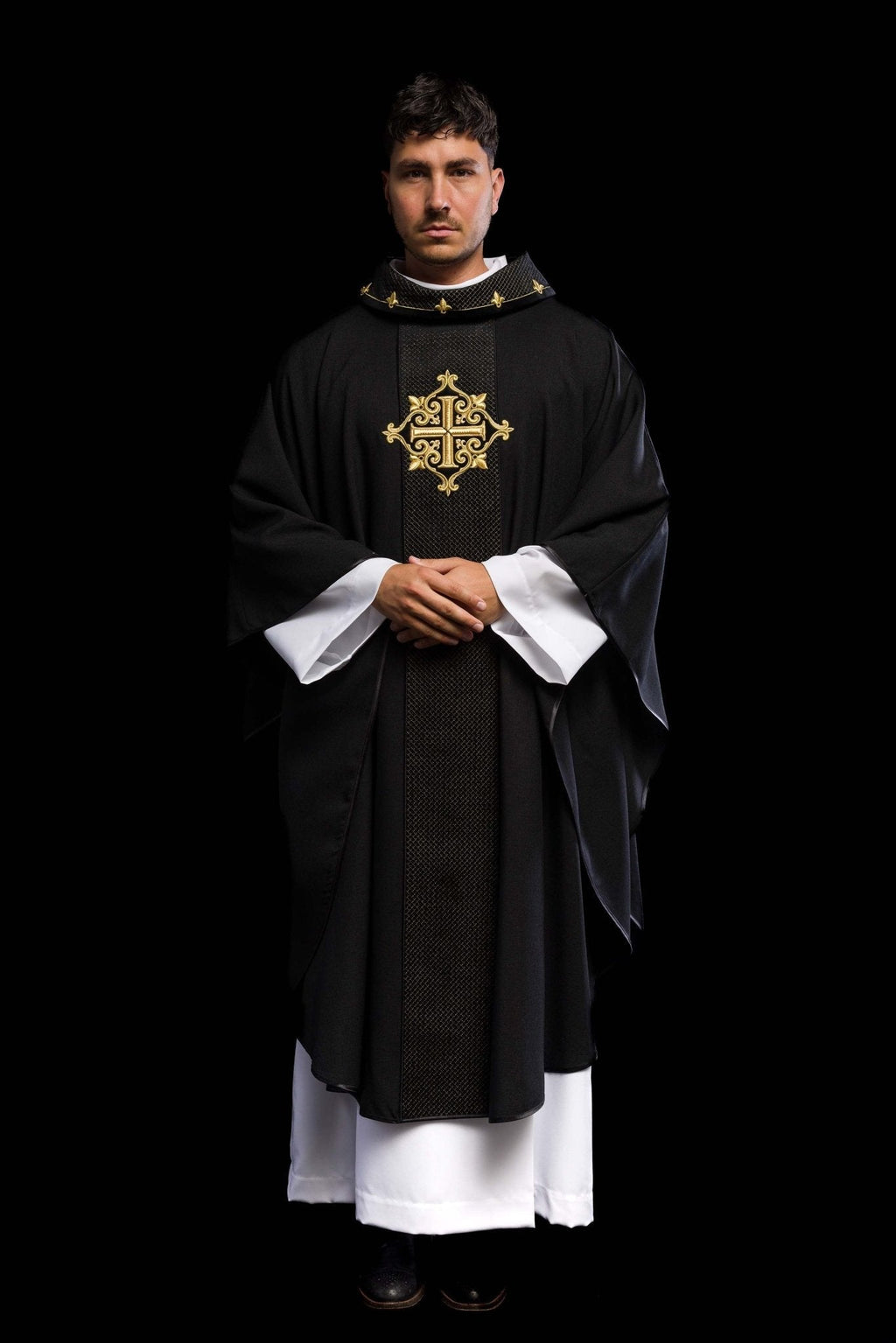 Chasuble brodée sur velours avec le symbole de la Croix Noire LE/7029/07 - CHASUBLES.FR