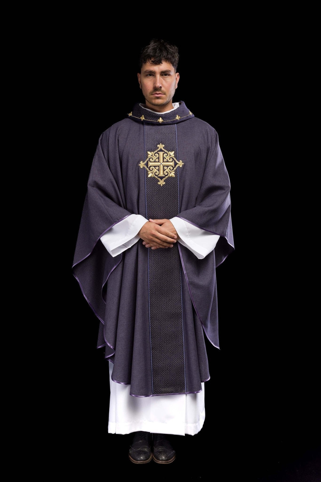 Chasuble brodée sur velours avec le symbole de la Croix pourpre LE/7029/03 - CHASUBLES.FR