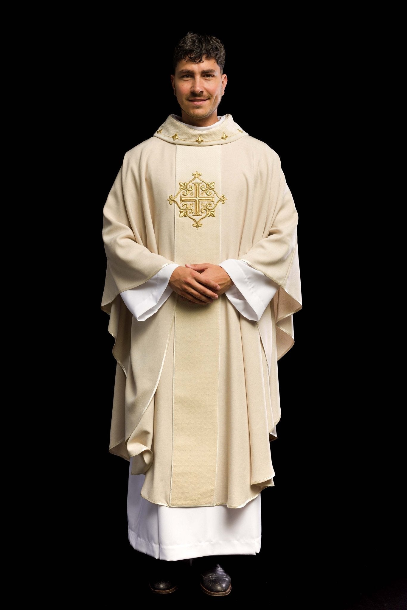 Chasuble brodée sur velours avec symbole Croix Ecru LE/7029/05 - CHASUBLES.FR