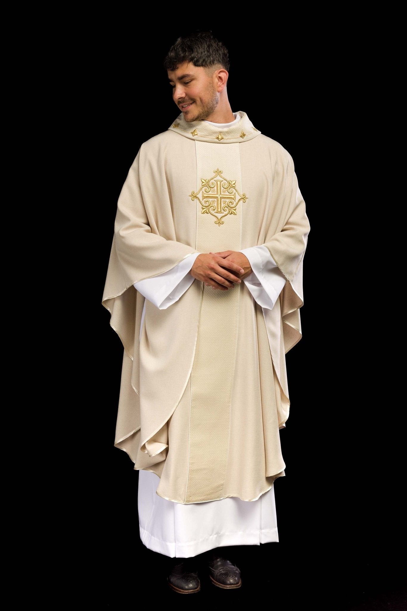 Chasuble brodée sur velours avec symbole Croix Ecru LE/7029/05 - CHASUBLES.FR