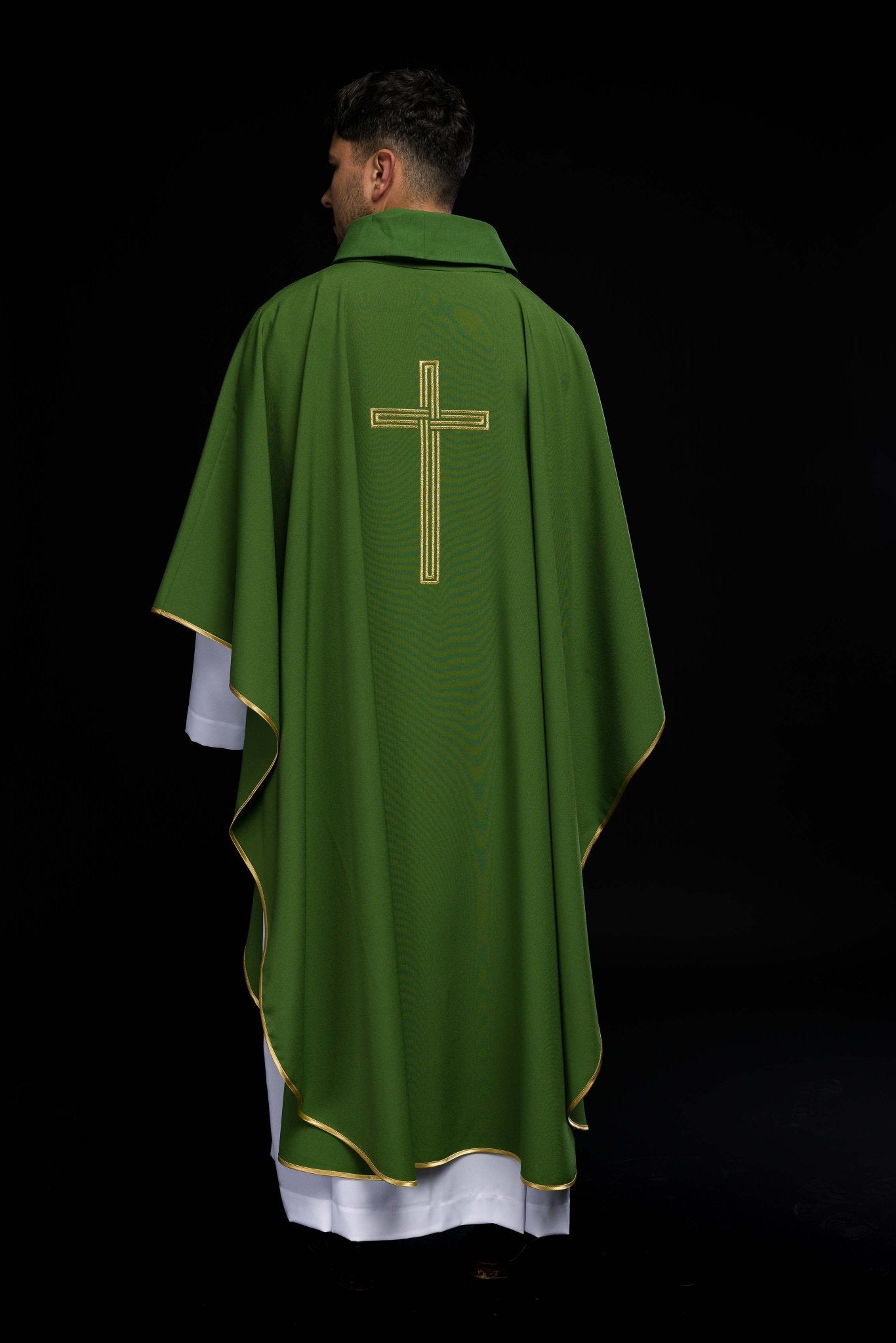 Chasuble brodée verte avec croix KOR/018/01/12 ZIELONY - CHASUBLES.FR
