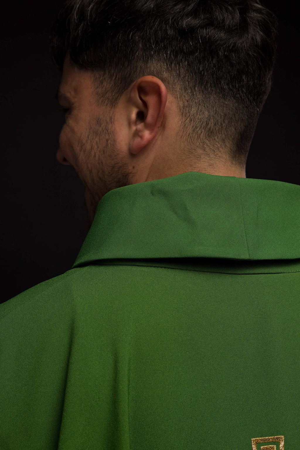Chasuble brodée verte avec croix KOR/018/01/12 ZIELONY - CHASUBLES.FR