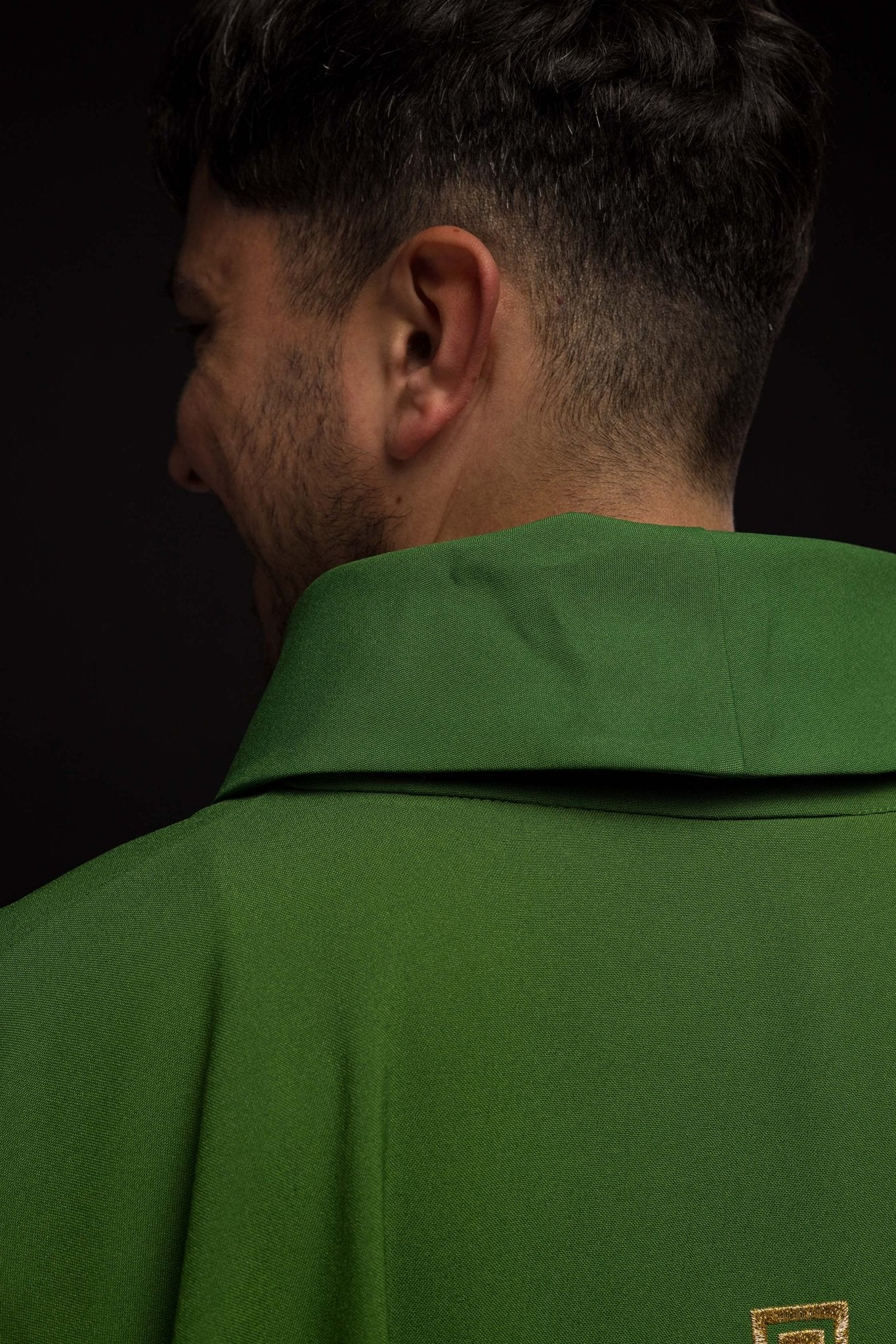 Chasuble brodée verte avec croix KOR/018/01/12 ZIELONY - CHASUBLES.FR