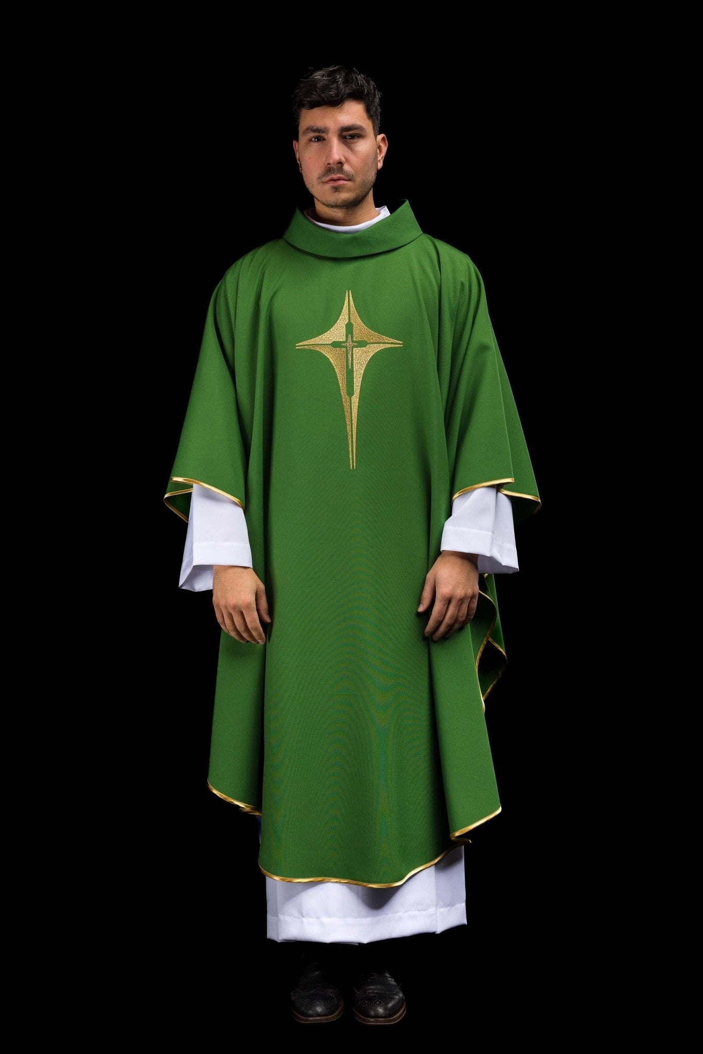 Chasuble brodée verte avec croix KOR/002/01/12 ZIELONY - CHASUBLES.FR