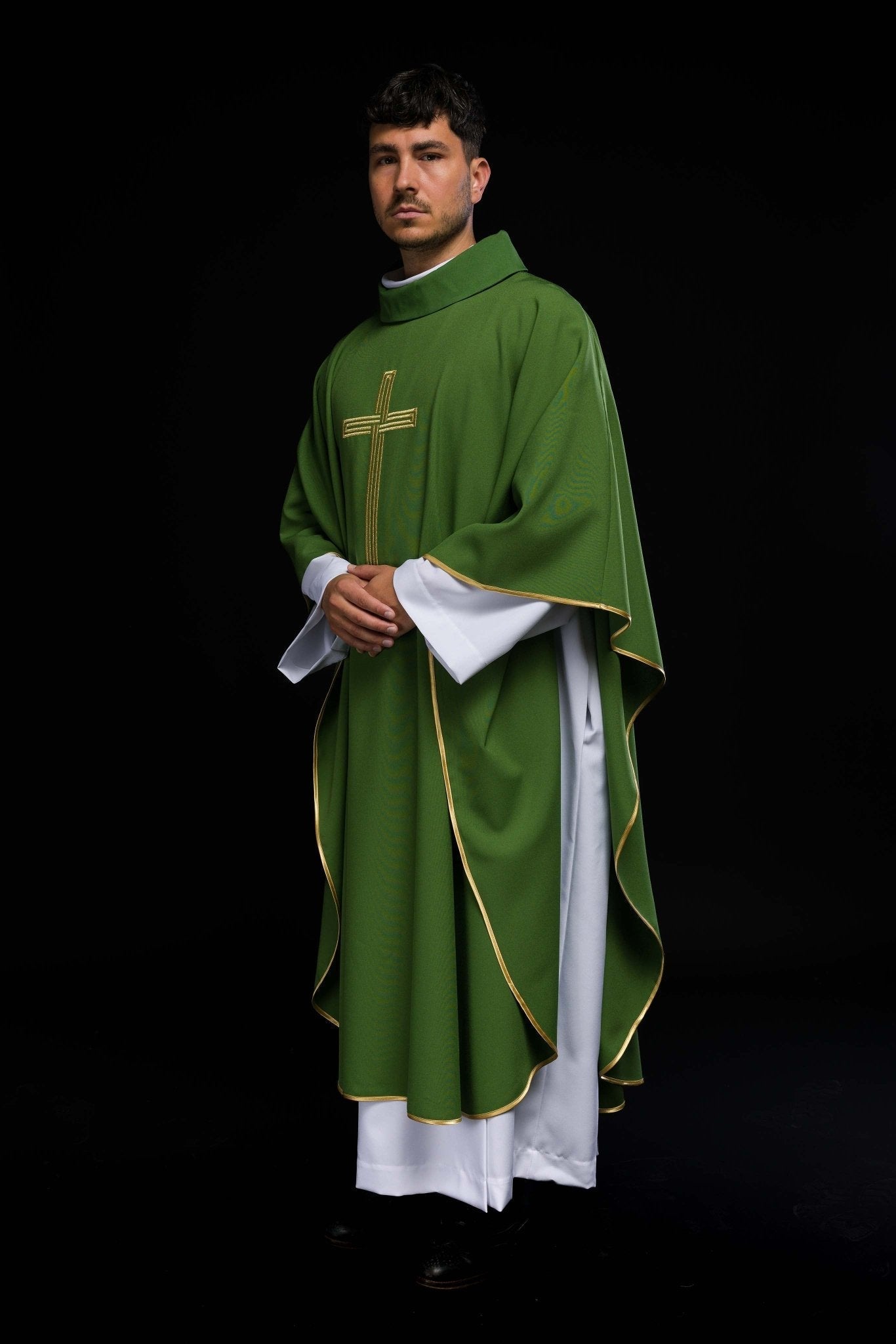 Chasuble brodée verte avec croix KOR/018/01/12 ZIELONY - CHASUBLES.FR