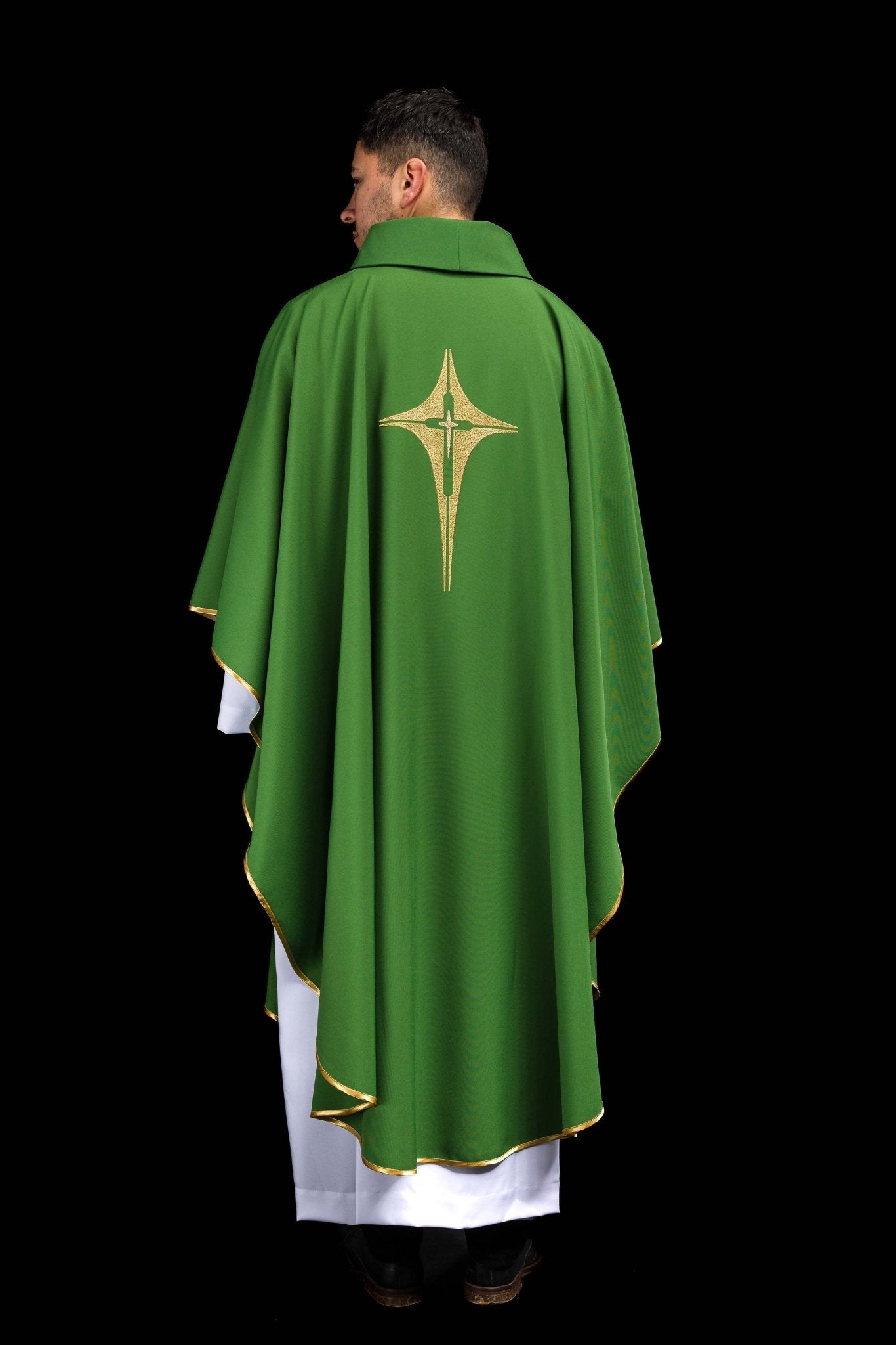 Chasuble brodée verte avec croix KOR/002/01/12 ZIELONY - CHASUBLES.FR