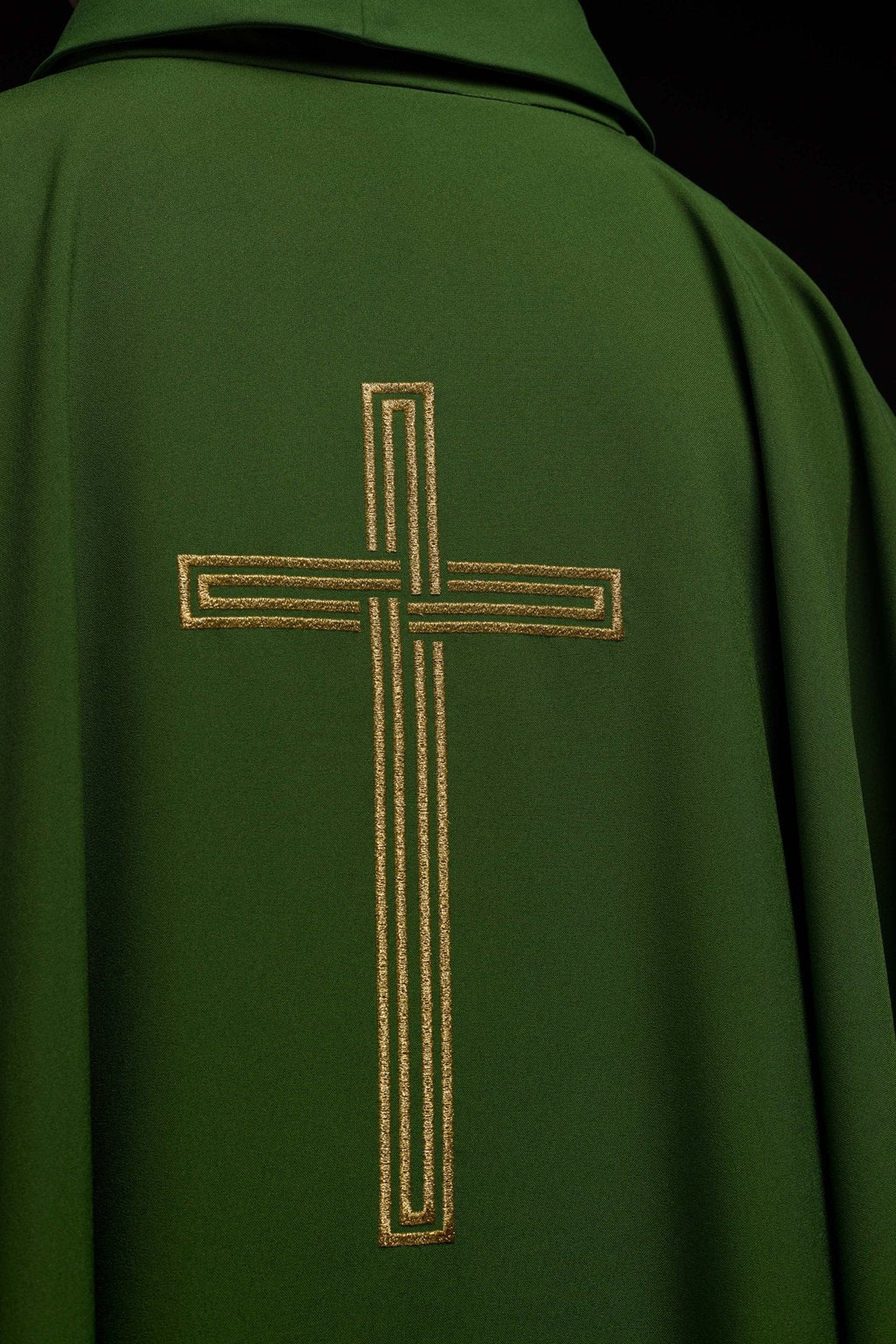 Chasuble brodée verte avec croix KOR/018/01/12 ZIELONY - CHASUBLES.FR