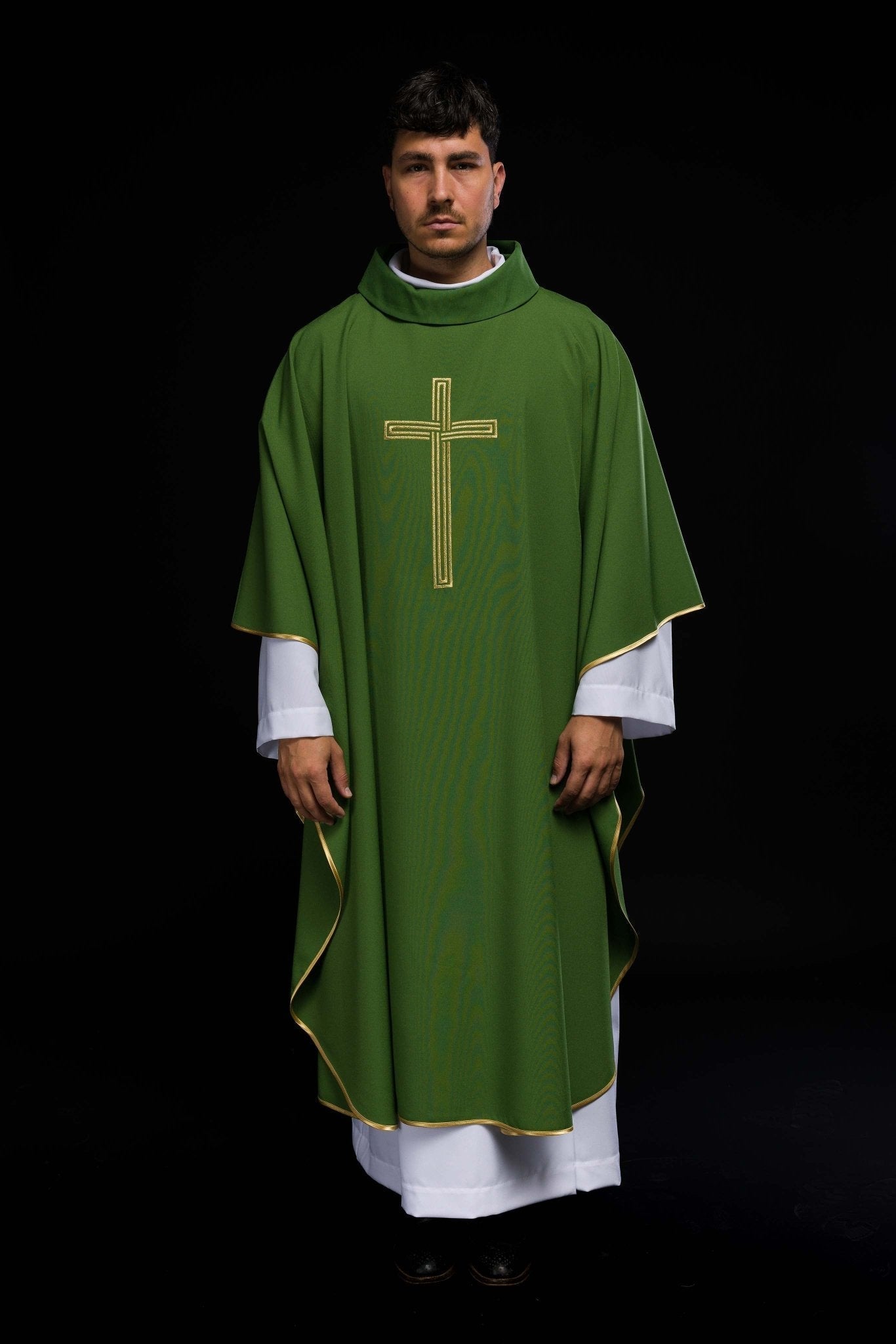 Chasuble brodée verte avec croix KOR/018/01/12 ZIELONY - CHASUBLES.FR