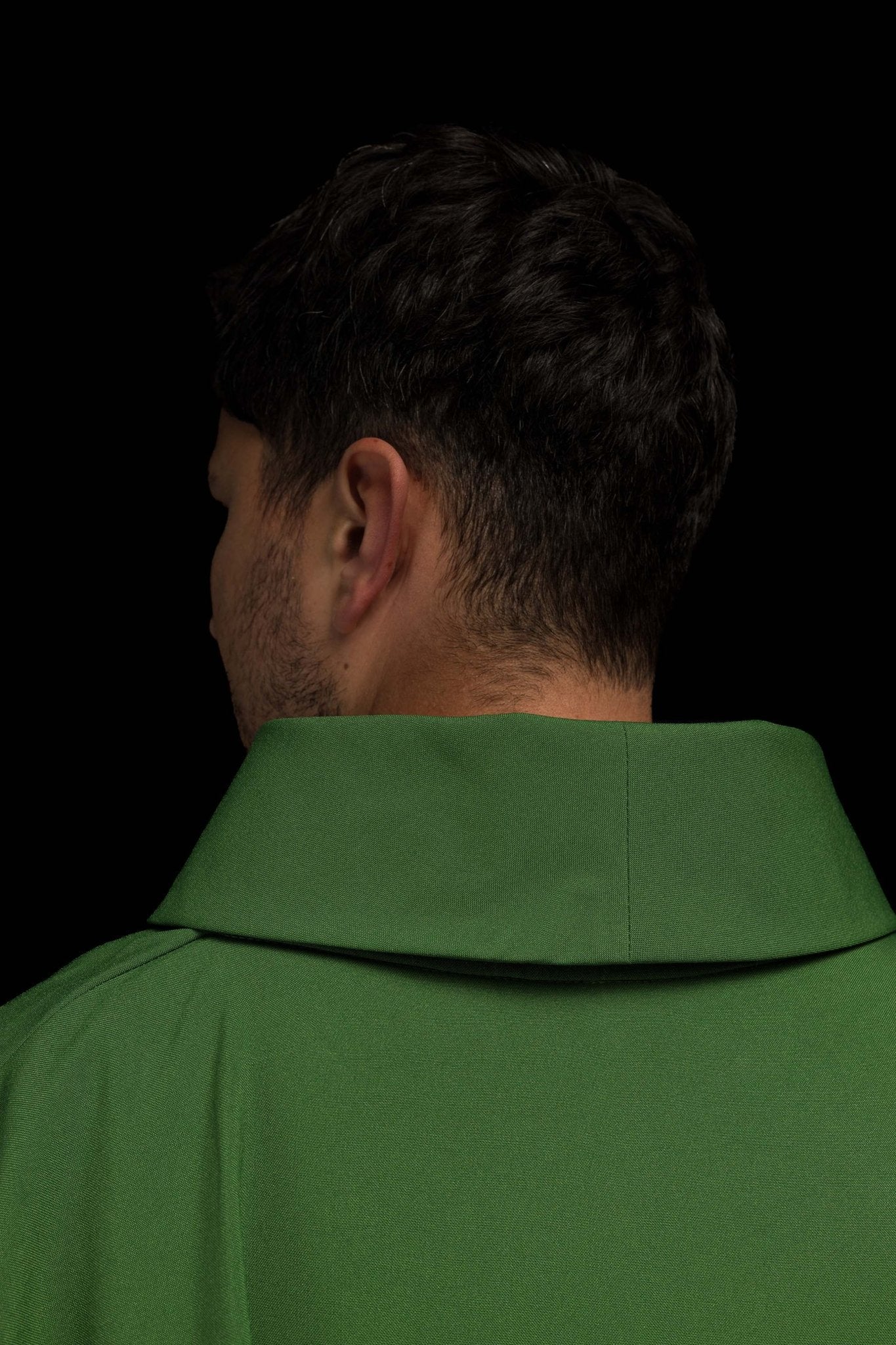 Chasuble brodée verte avec motif IHS doré KOR/010/01/12 ZIELONY - CHASUBLES.FR
