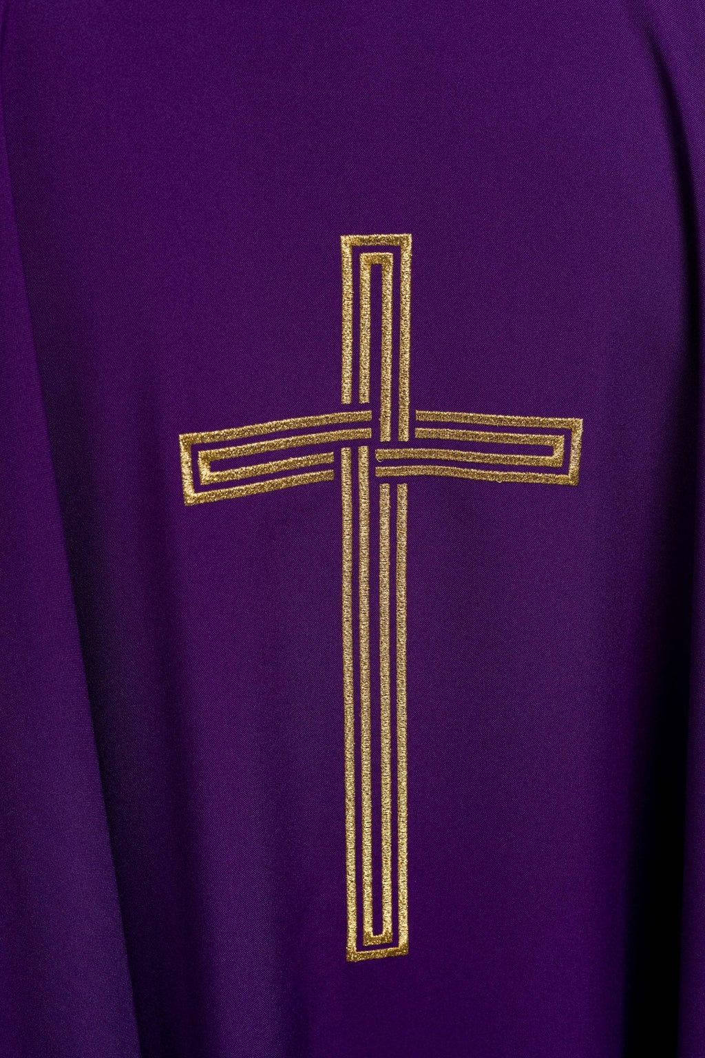 Chasuble brodée violette avec croix KOR/018/03/12 FIOLET - CHASUBLES.FR