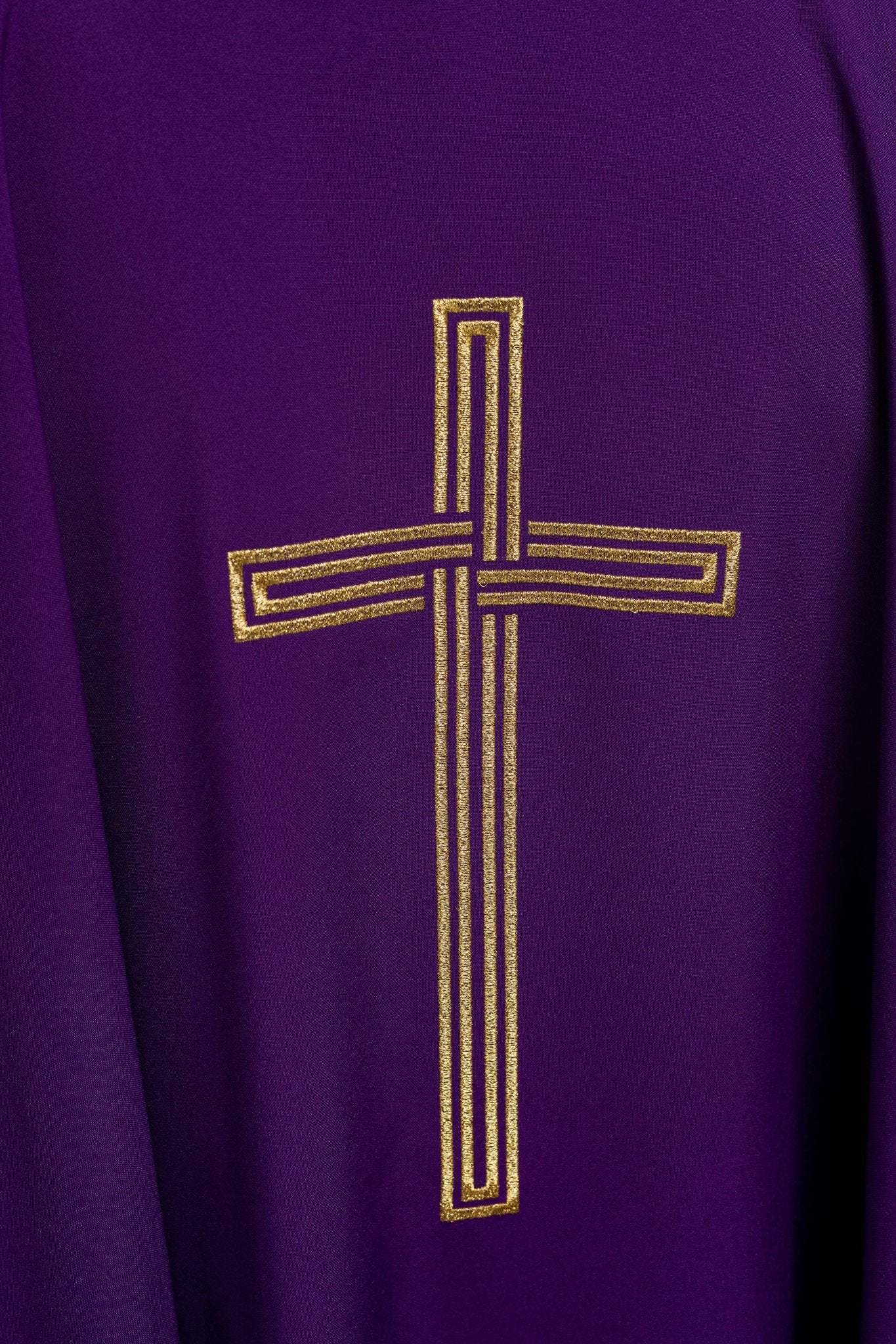 Chasuble brodée violette avec croix KOR/018/03/12 FIOLET - CHASUBLES.FR