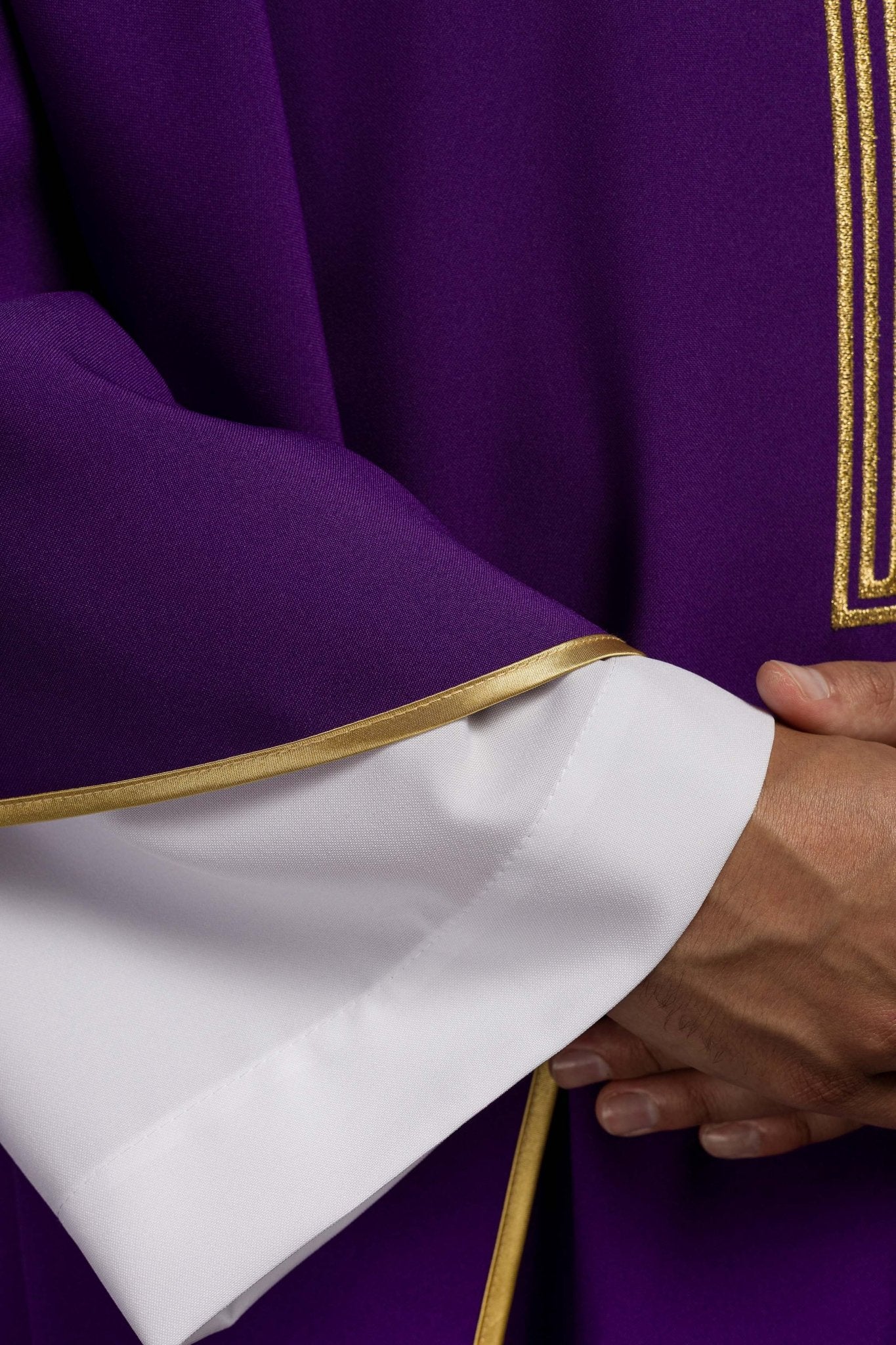 Chasuble brodée violette avec croix KOR/018/03/12 FIOLET - CHASUBLES.FR