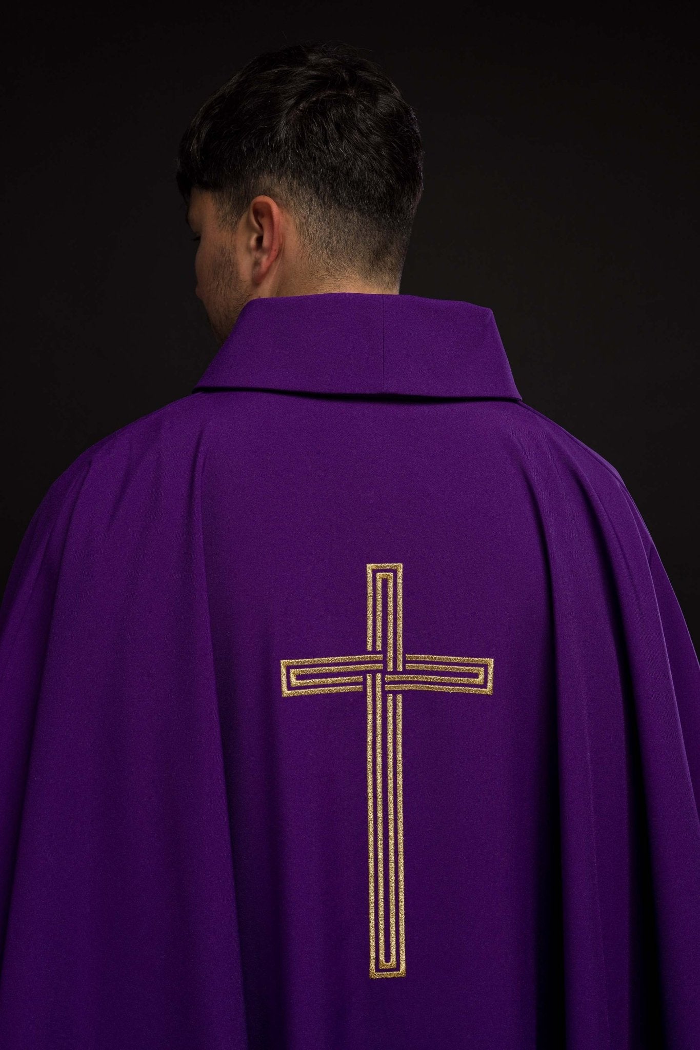 Chasuble brodée violette avec croix KOR/018/03/12 FIOLET - CHASUBLES.FR