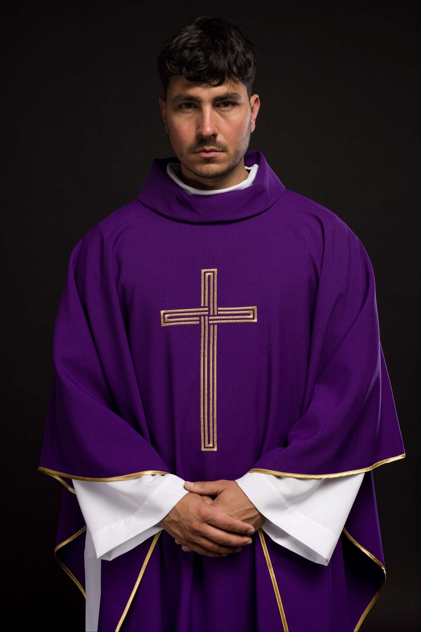 Chasuble brodée violette avec croix KOR/018/03/12 FIOLET - CHASUBLES.FR