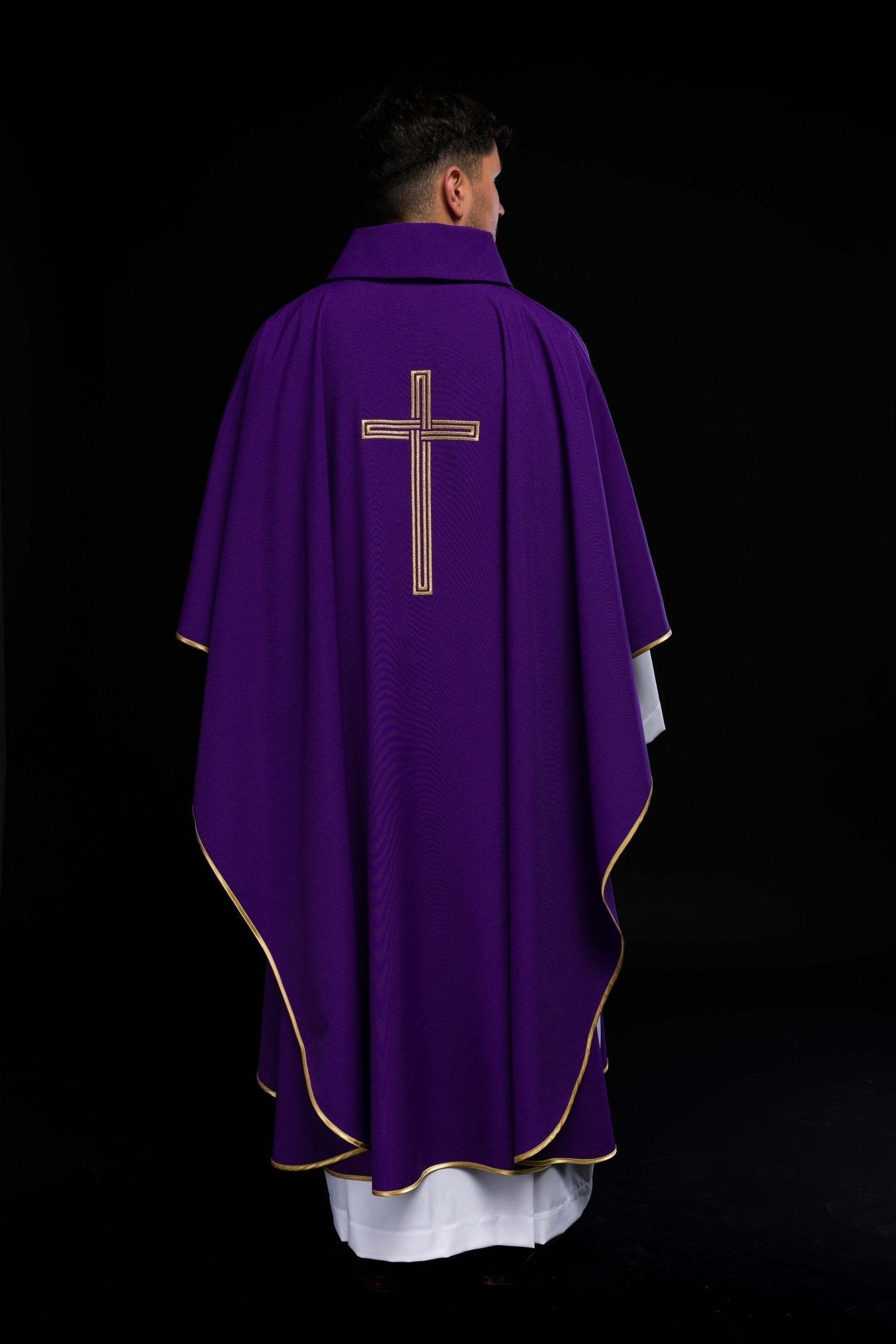 Chasuble brodée violette avec croix KOR/018/03/12 FIOLET - CHASUBLES.FR