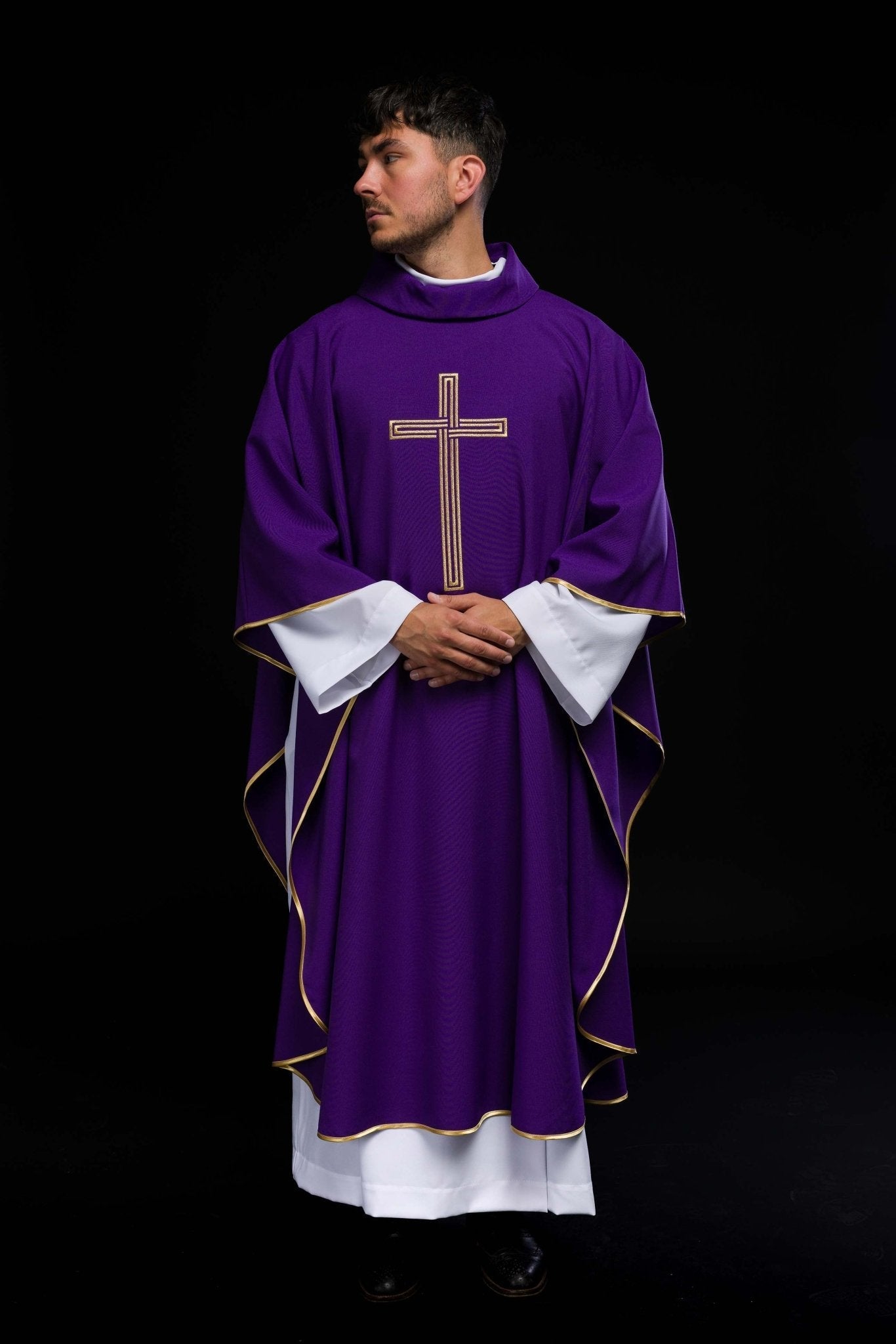 Chasuble brodée violette avec croix KOR/018/03/12 FIOLET - CHASUBLES.FR