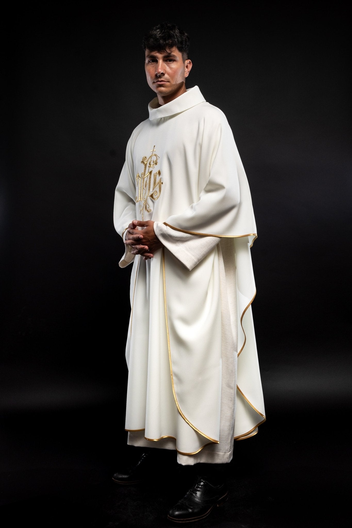 Chasuble crème avec broderie IHS dorée KOR/032/05/12 ECRU - CHASUBLES.FR
