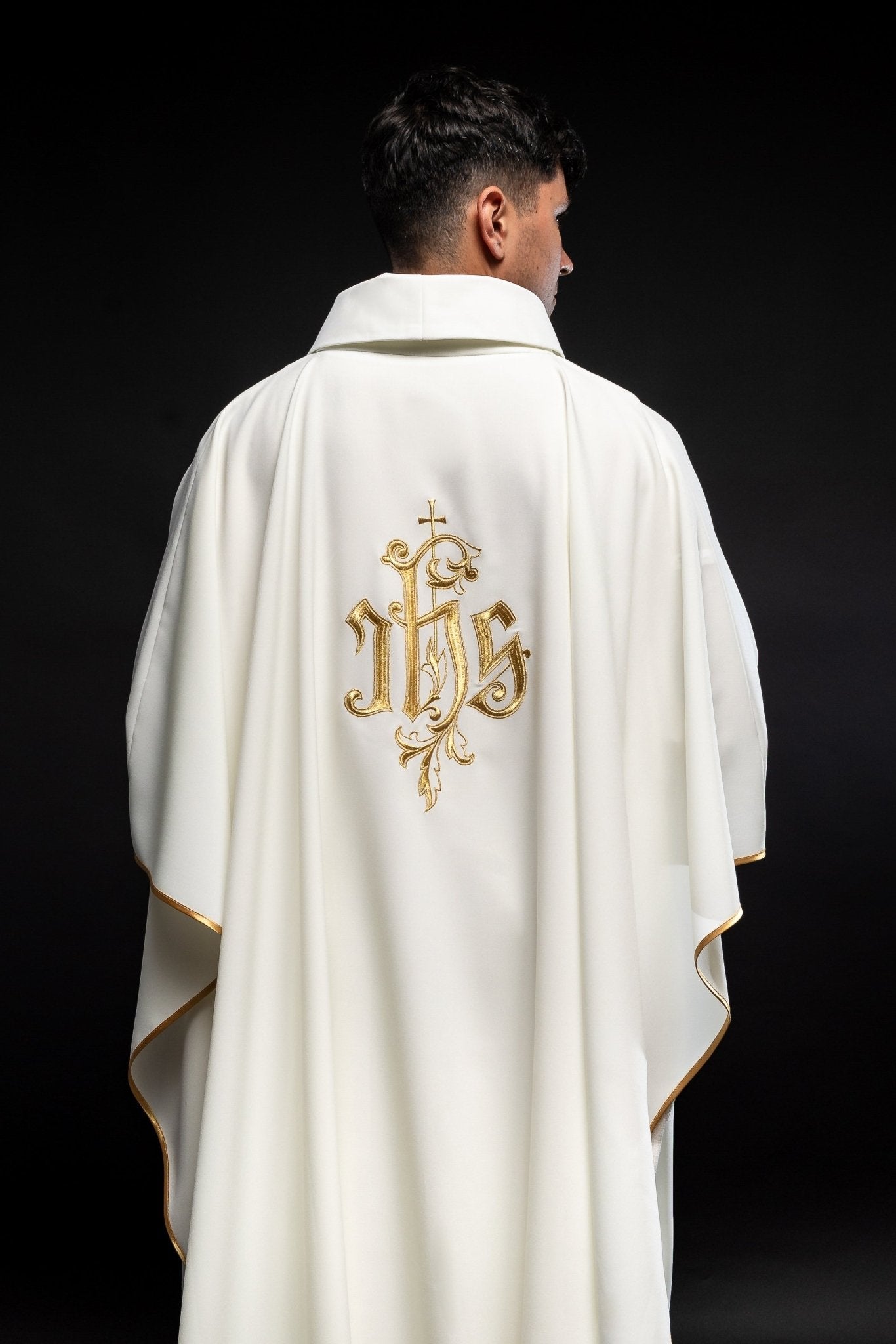 Chasuble crème avec broderie IHS dorée KOR/032/05/12 ECRU - CHASUBLES.FR