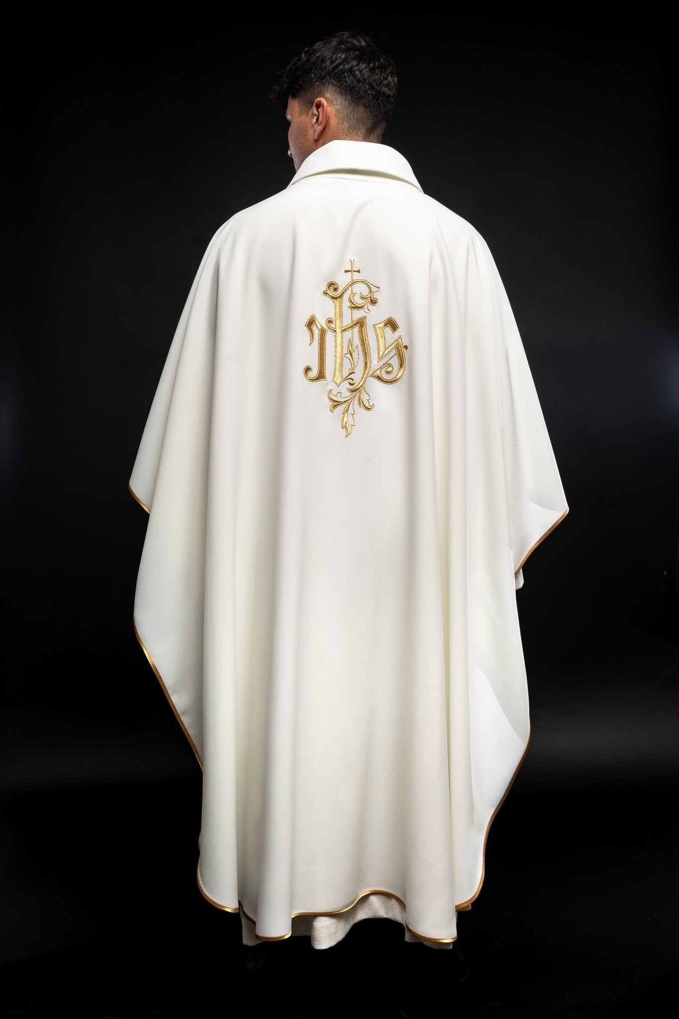 Chasuble crème avec broderie IHS dorée KOR/032/05/12 ECRU - CHASUBLES.FR
