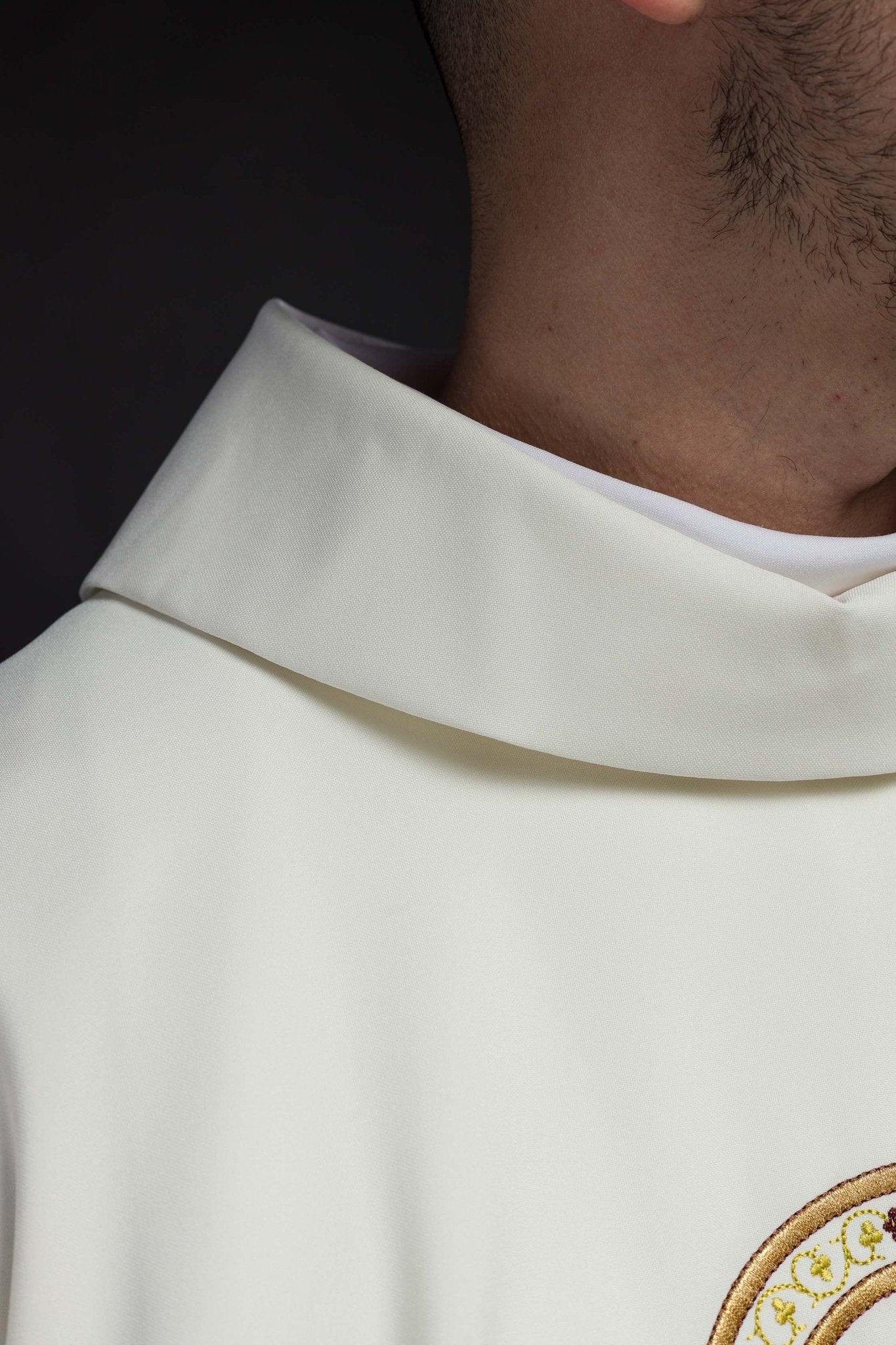 Chasuble crème avec broderie IHS et PAX KOR/119/05/01 ECRU - CHASUBLES.FR