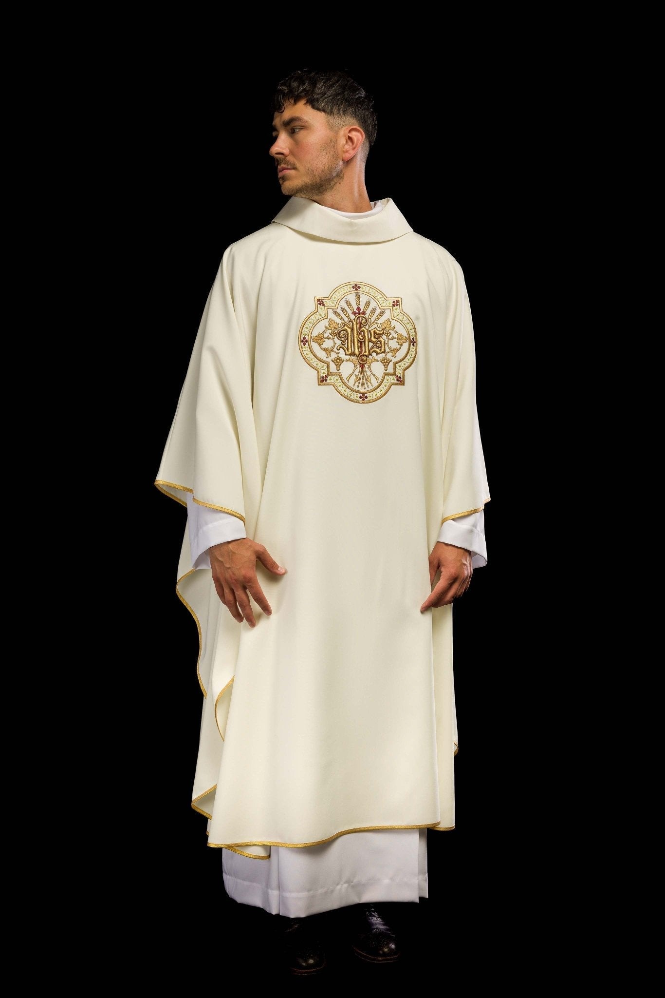 Chasuble crème avec broderie IHS et PAX KOR/119/05/01 ECRU - CHASUBLES.FR