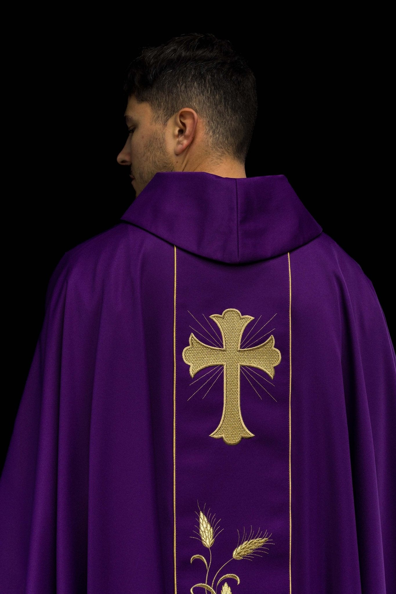 Chasuble Croix et oreilles en violet KOR/375/03/53 FIOLET - CHASUBLES.FR