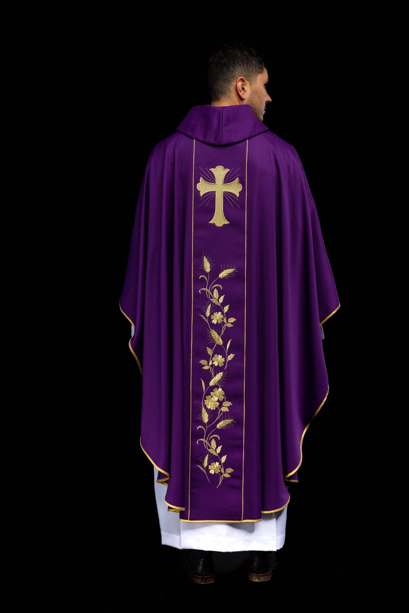 Chasuble Croix et oreilles en violet KOR/375/03/53 FIOLET - CHASUBLES.FR