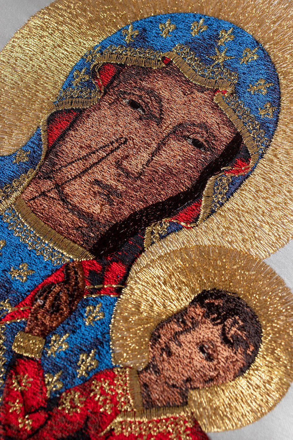 Chasuble de Notre - Dame de Czestochowa en écru avec motif KOR/201/05/01 ECRU - CHASUBLES.FR
