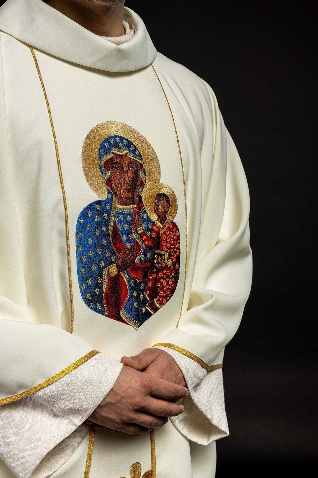 Chasuble de Notre - Dame de Czestochowa en écru avec motif KOR/201/05/01 ECRU - CHASUBLES.FR