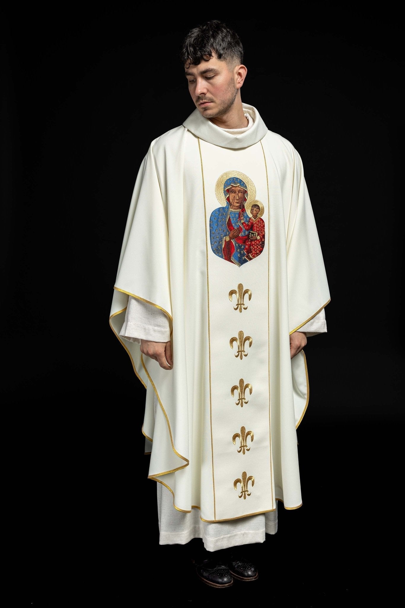 Chasuble de Notre - Dame de Czestochowa en écru avec motif KOR/201/05/01 ECRU - CHASUBLES.FR